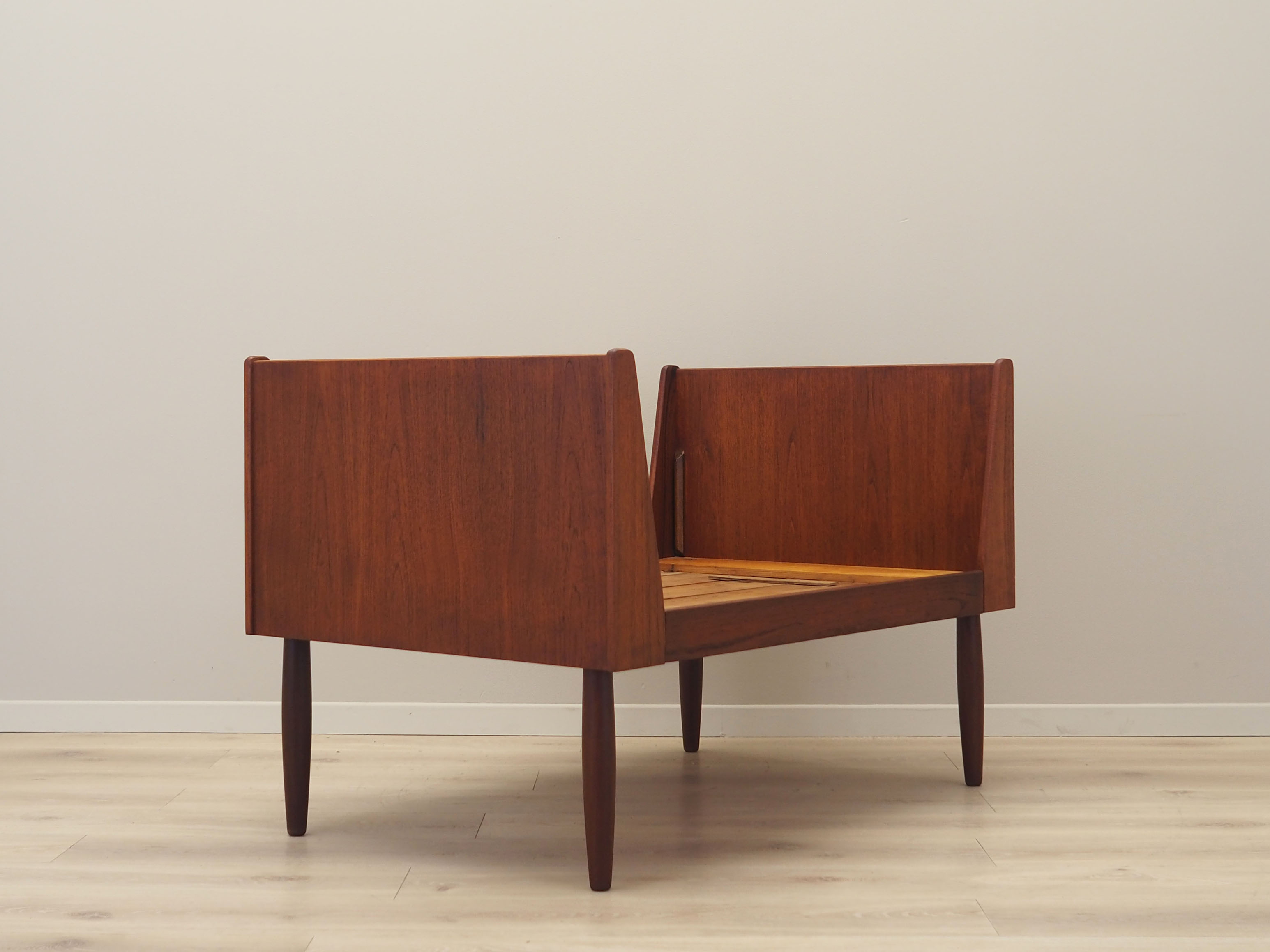 Lit en teck, design danois, années 1970, fabriqué au Danemark