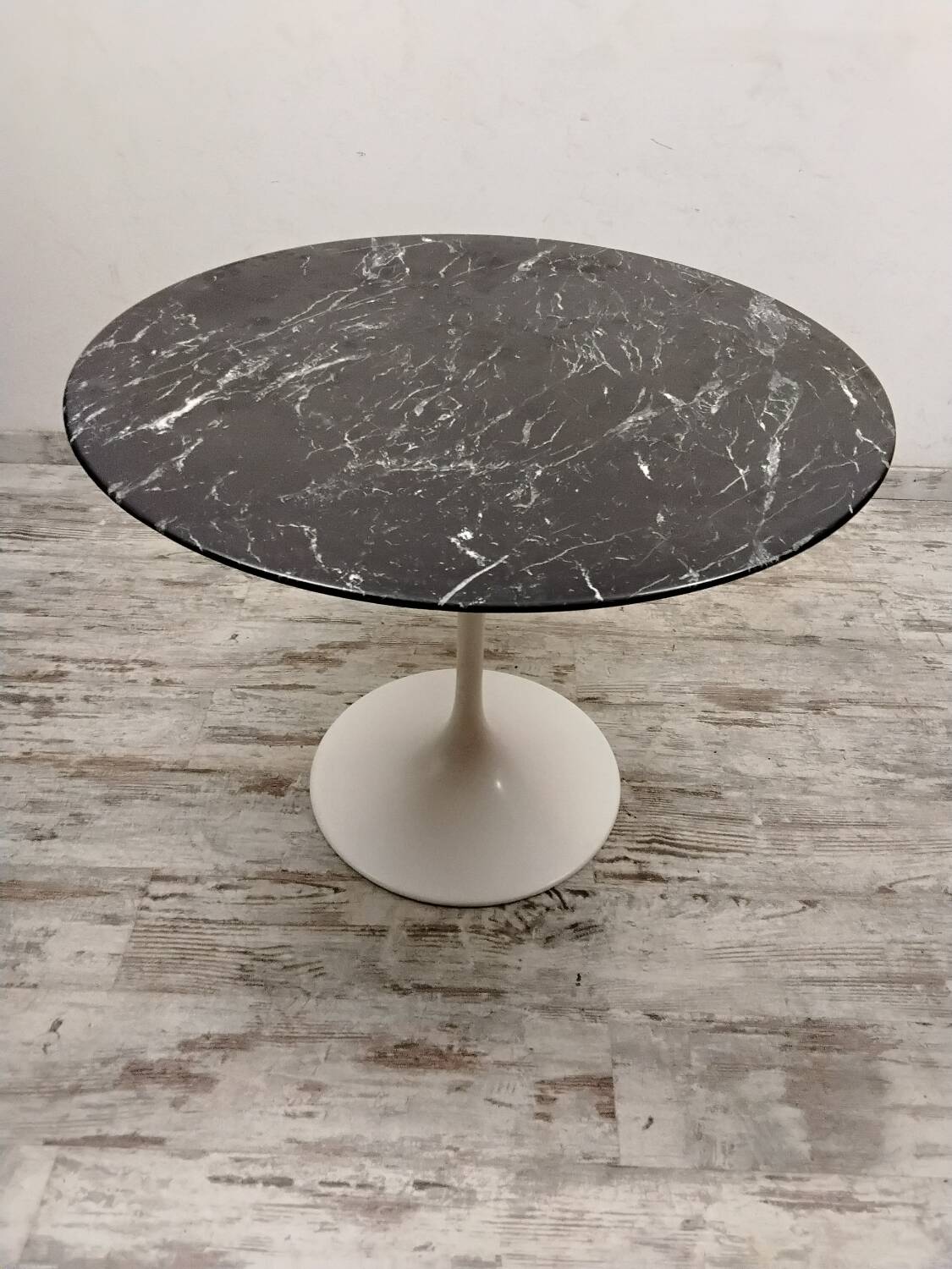 Knoll marble tulip table