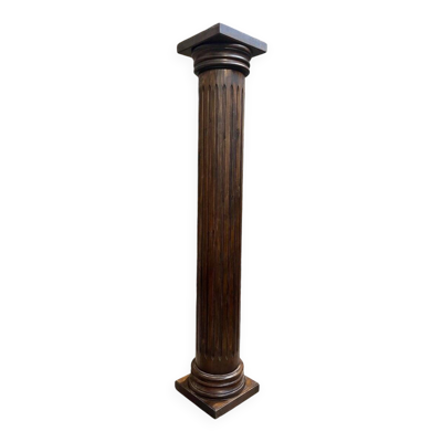 Colonne de style Louis XVI en bois sculpté de la fin du XIXème siècle, 2m27 de hauteur
