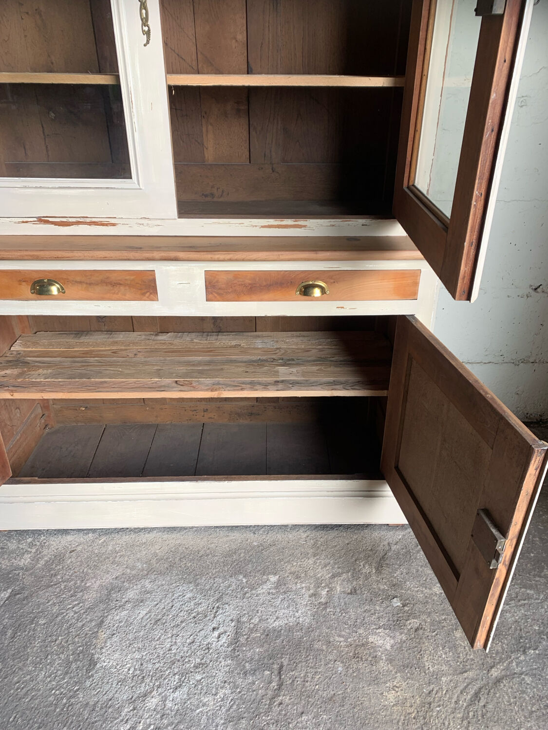 Country-style glass cabinet