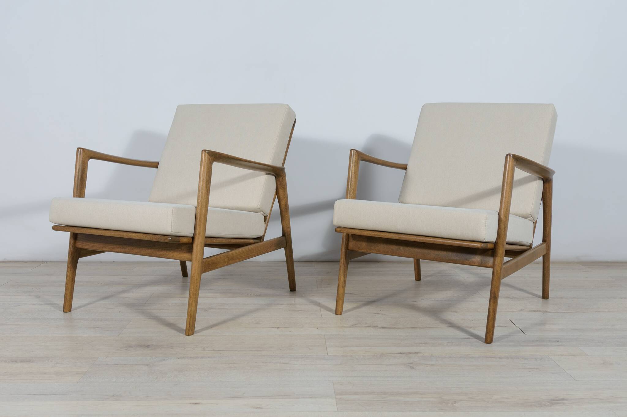 300-139 Armchairs from Swarzędzka, 1960s, Set of 2