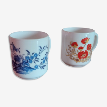 2 vintage Arcopal mugs
