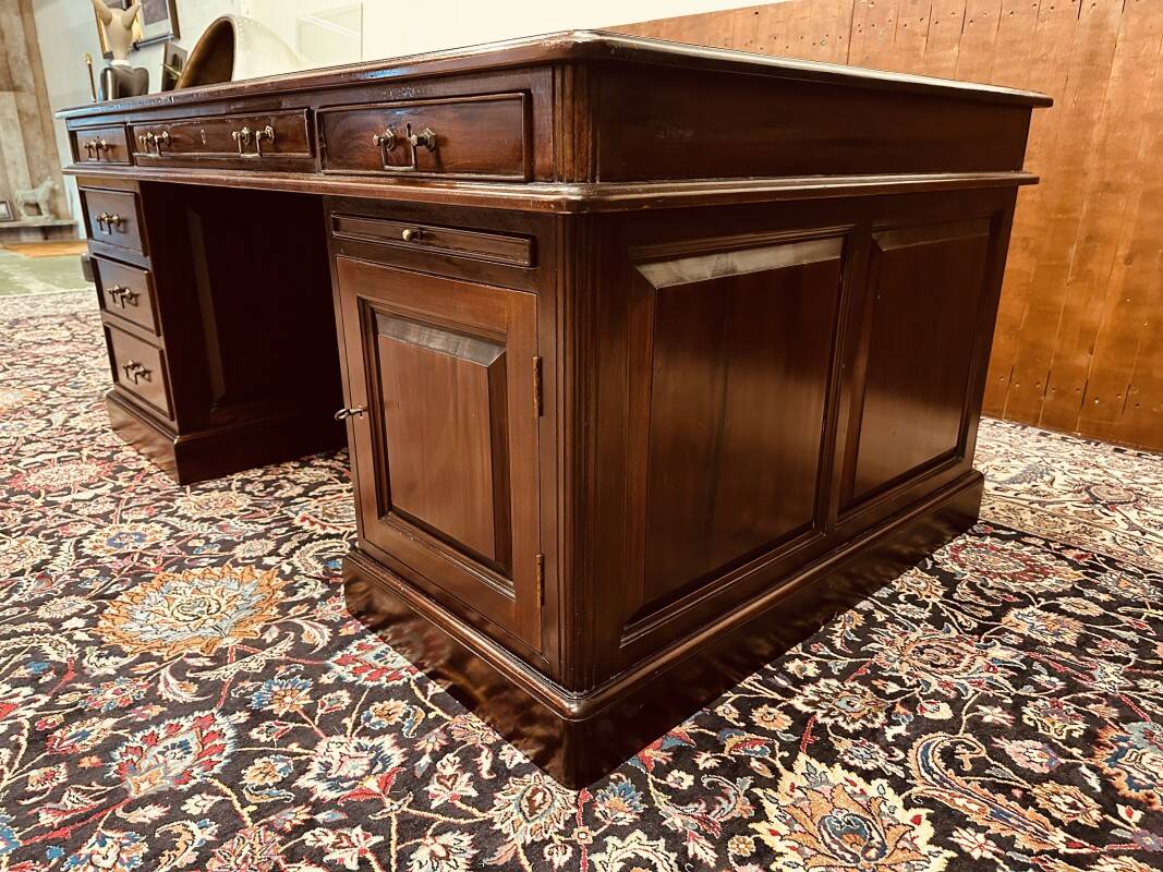 Large Classic English Desk Partnerdesk