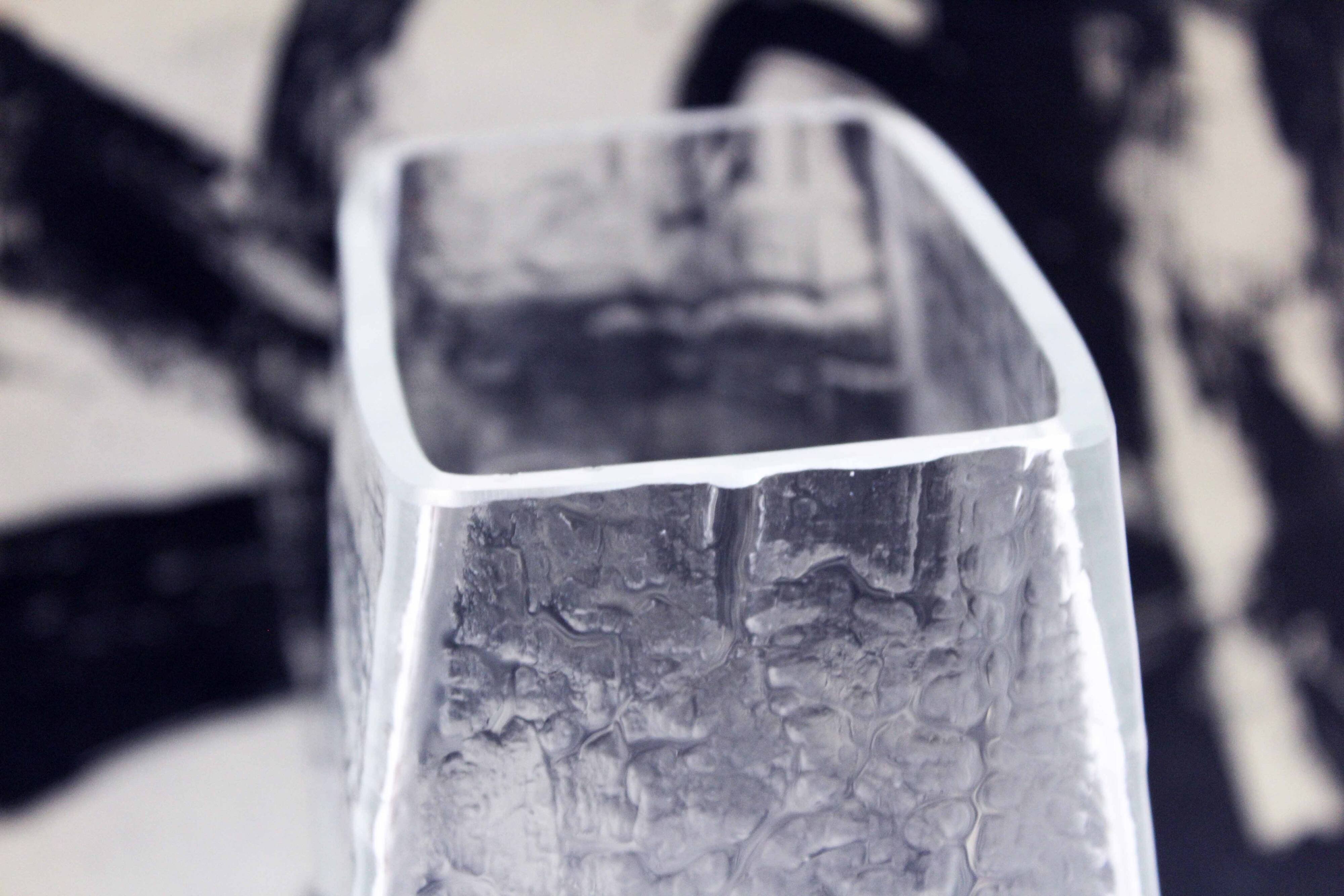 Large glass vase by Christer Sjögren for Lindshammar Glasbruk 1970