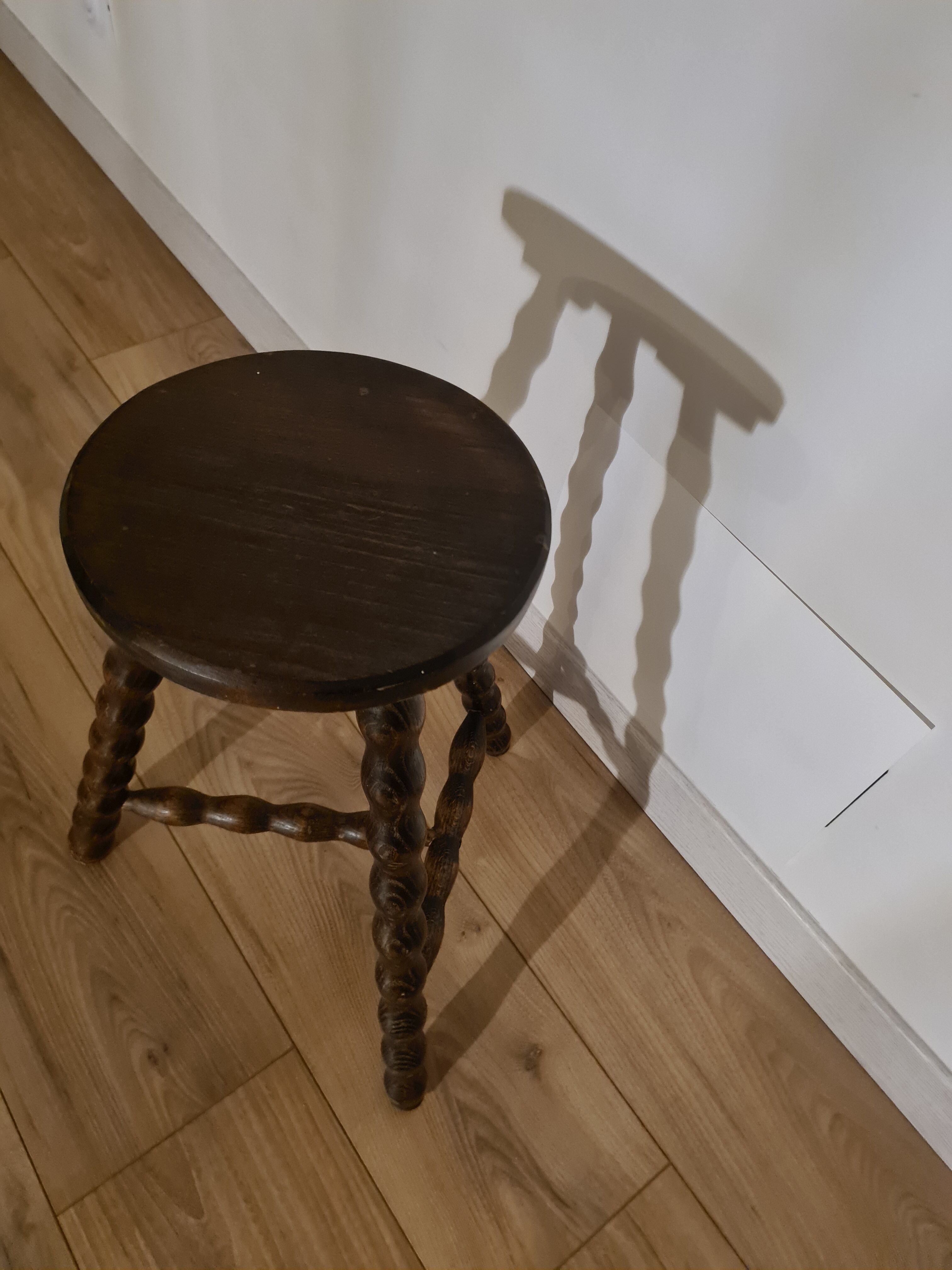 Tabouret tripode pieds torsadés XIXème siècle