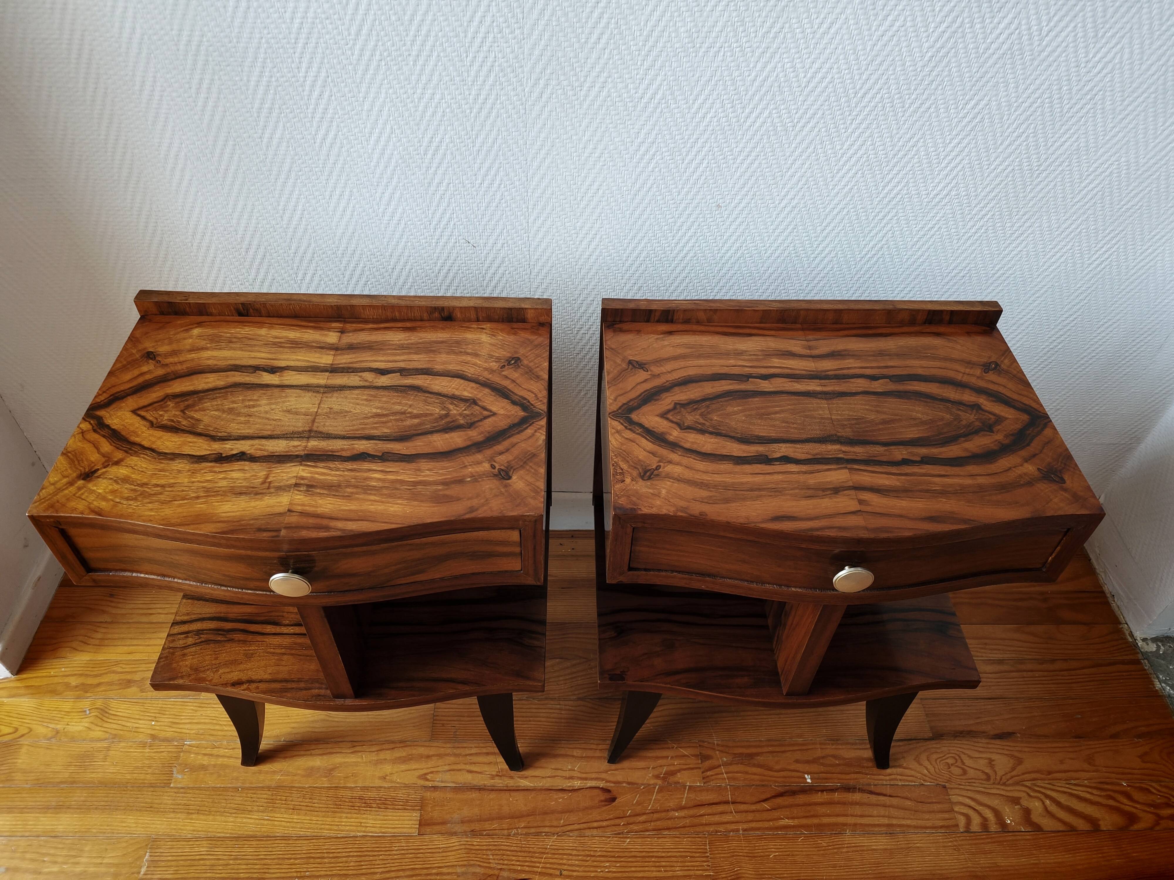 Pair of Art Deco bedside tables with flame veining, 1930s.