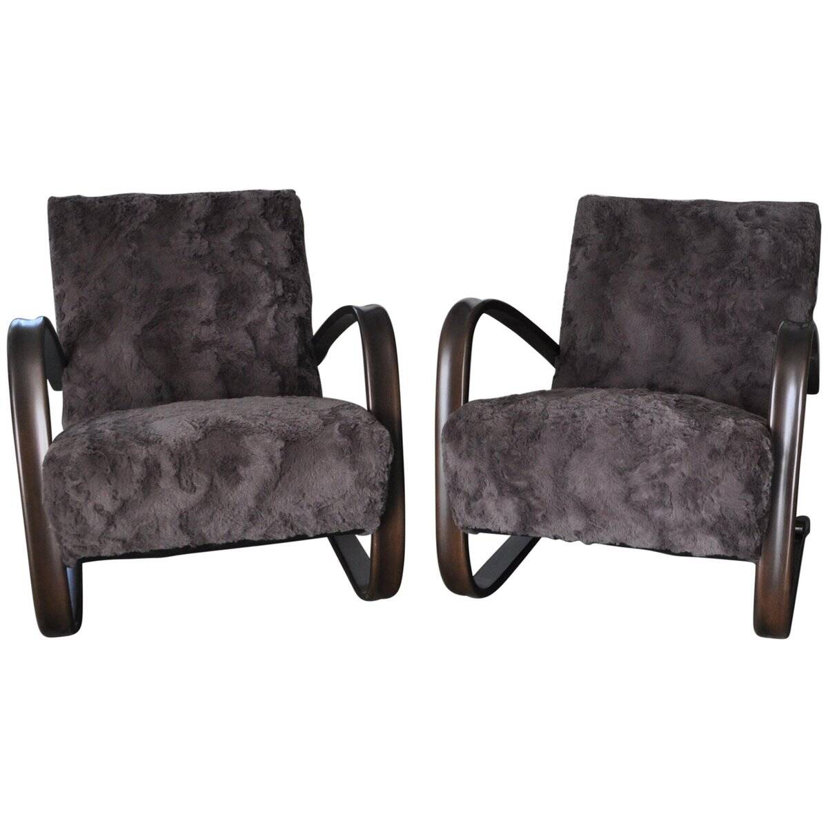 Pair of H 269 armchairs by Jindrich Halabala in wood and faux fur, brown/grey, 1930s