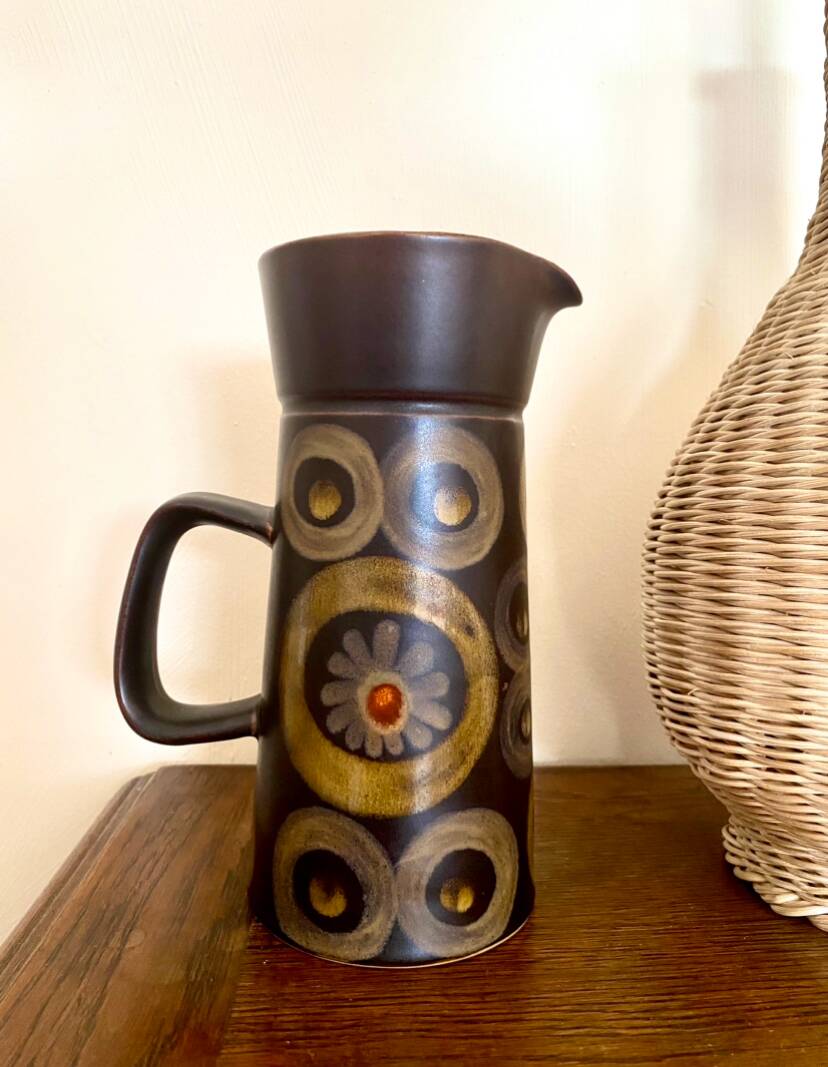Enamelled ceramic carafe