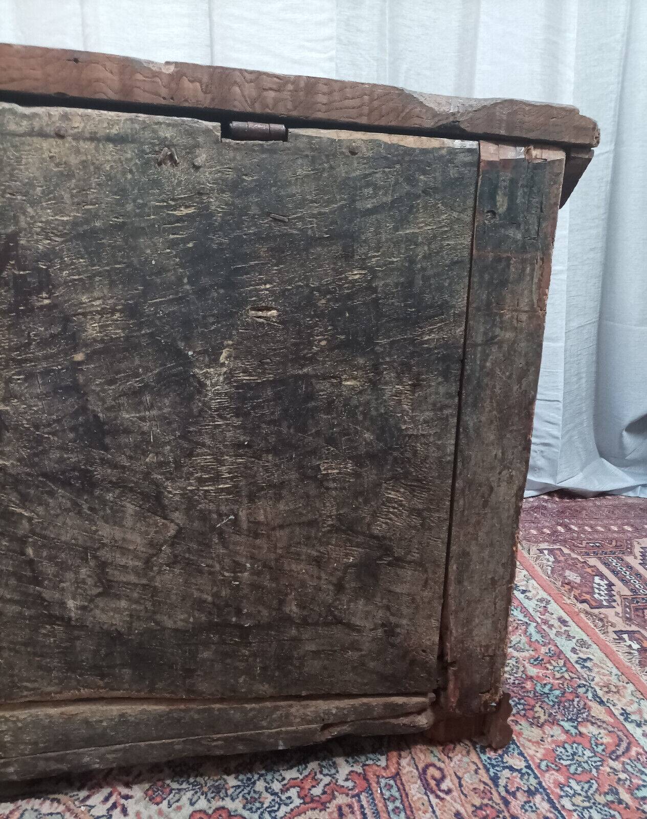 Louis XIII chest in carved walnut, 17th century