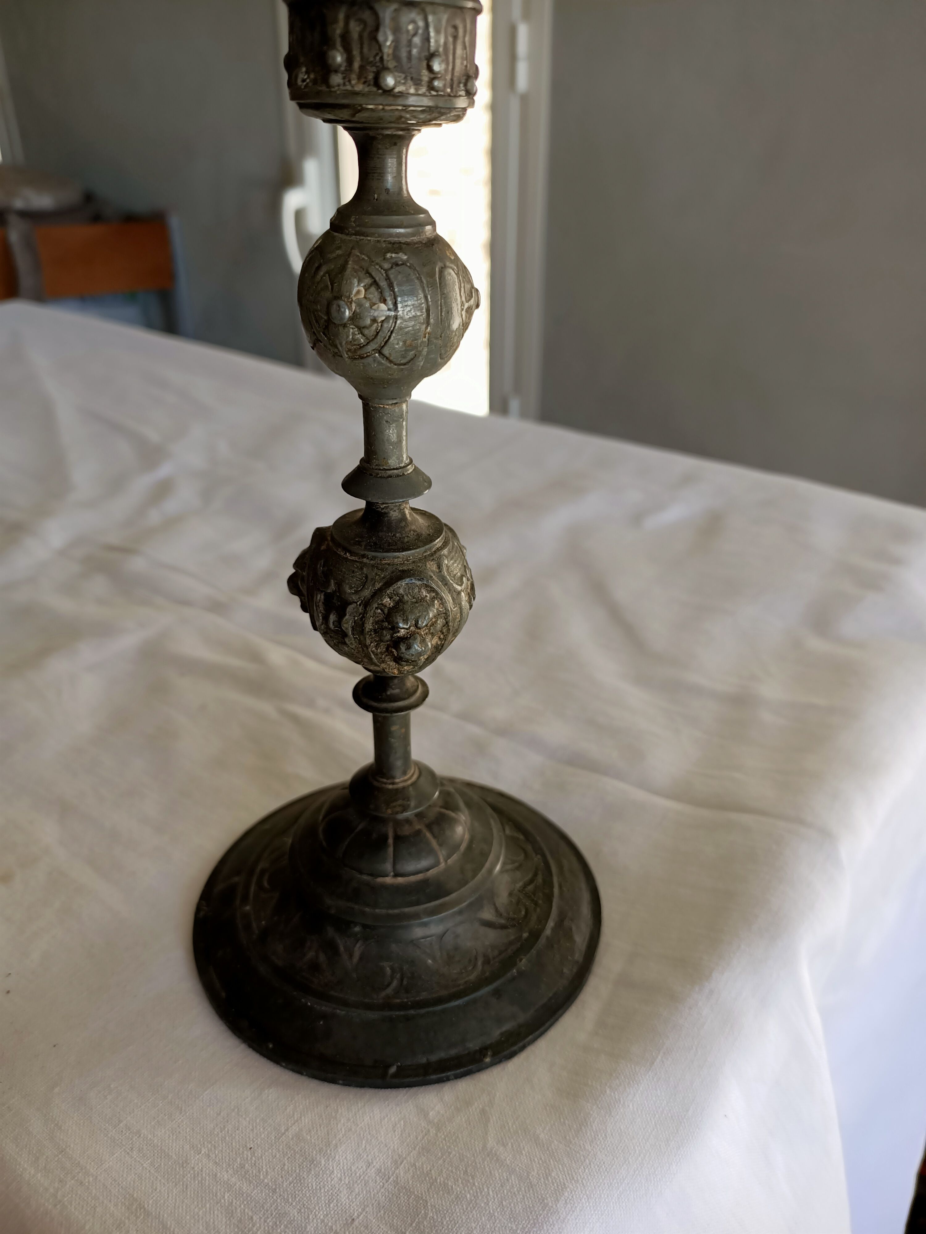 Bougeoir en étain de style renaissance xixe