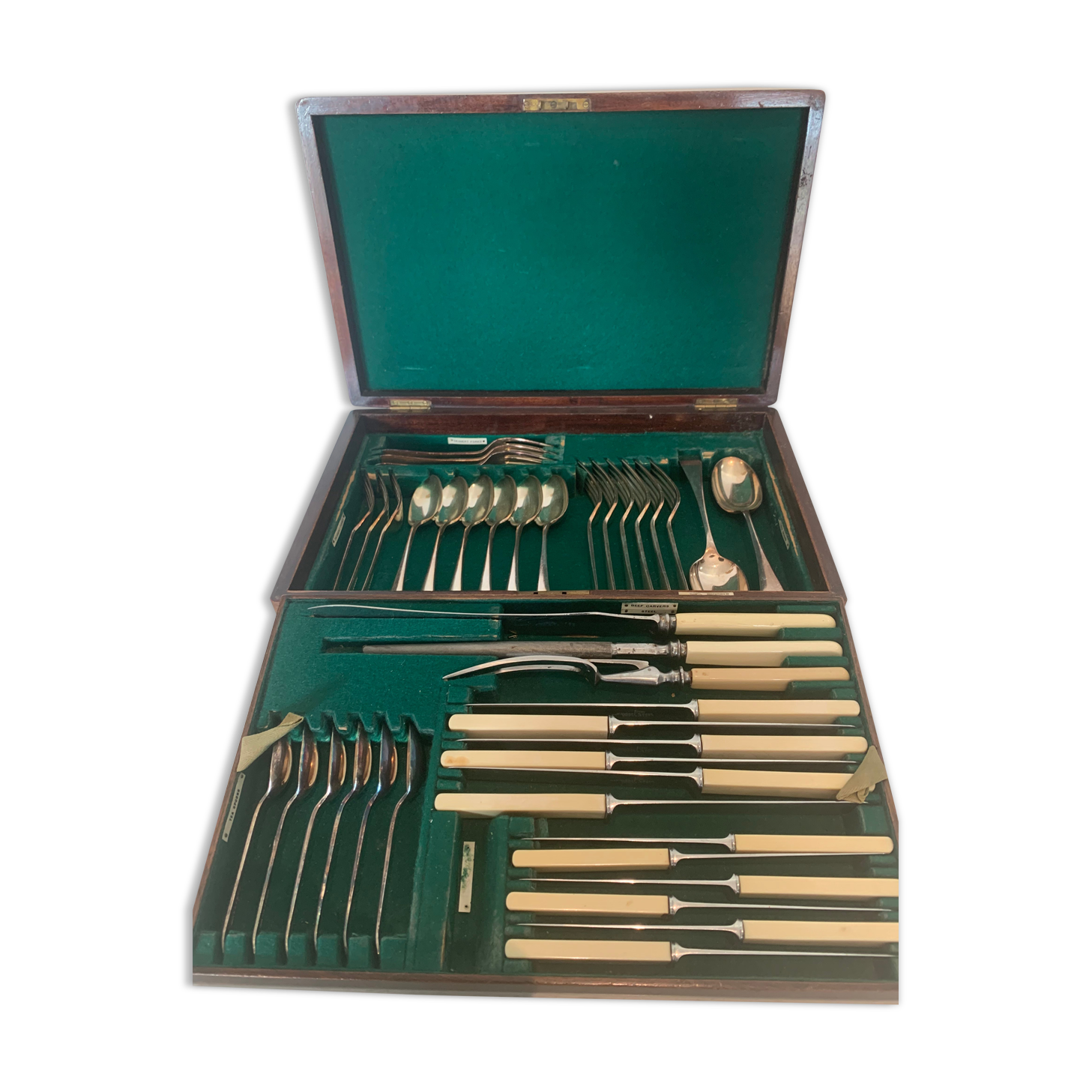 English housewife in silver metal in its XX century case