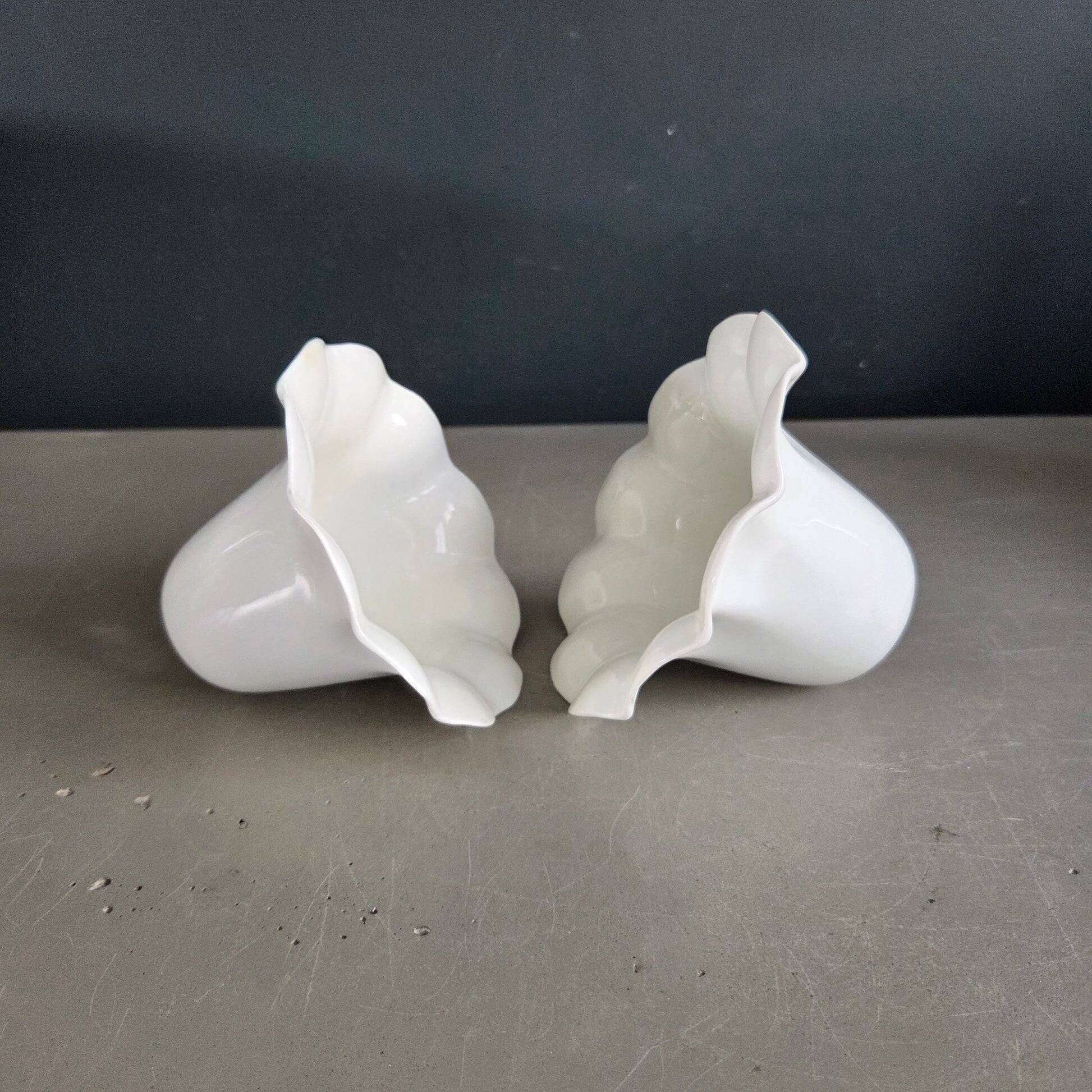 Pair of tulip lampshades in porcelain