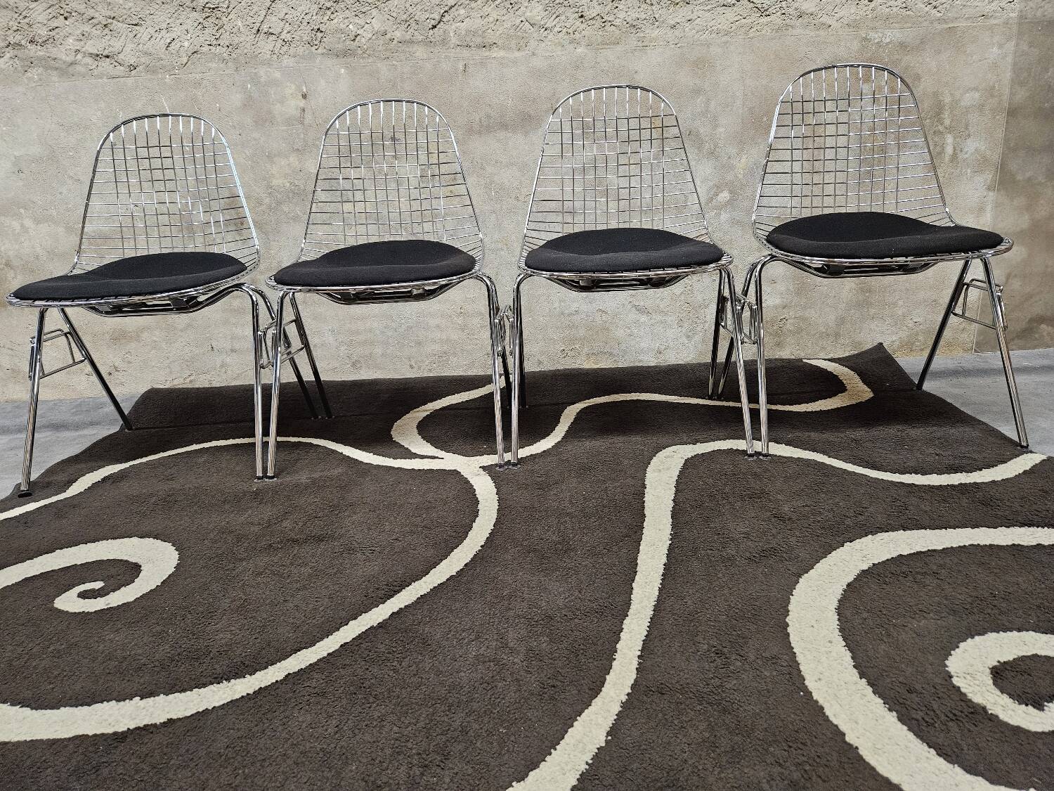 4 metal mesh chairs