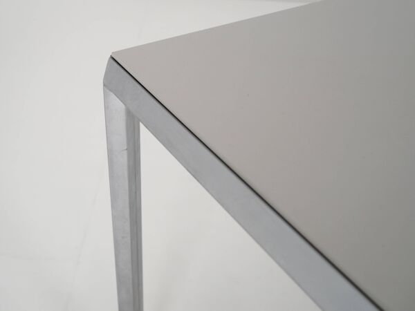 Bureau en aluminium, design scandinave, années 1980, fabrication : Montana Furniture
