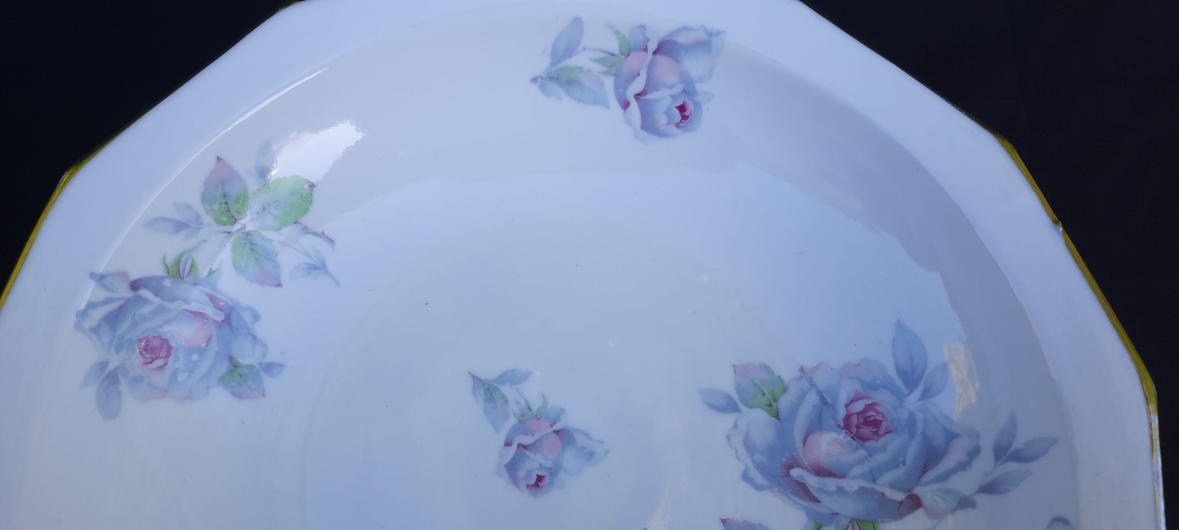 1 bowl and 1 porcelain hollow dish