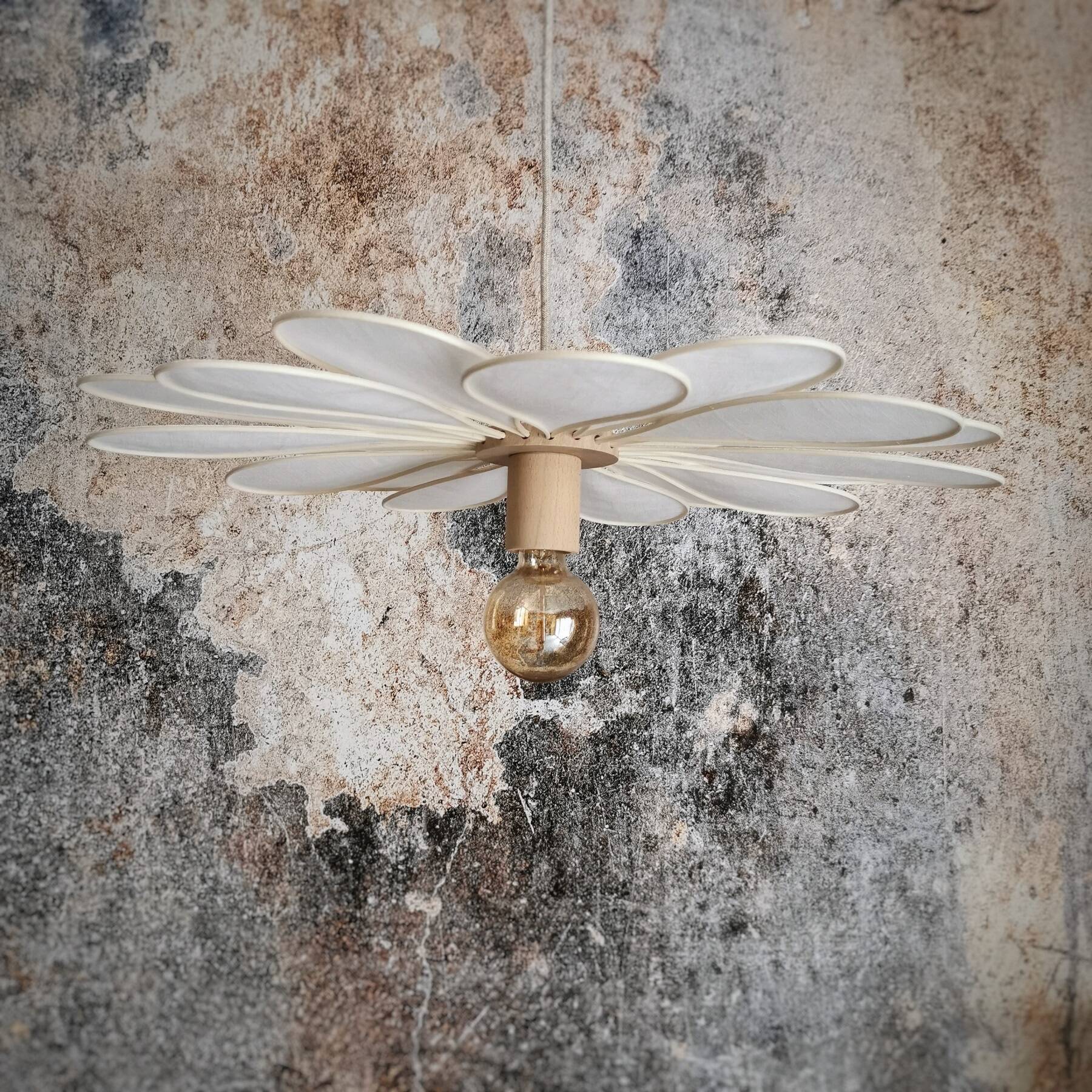 18-petal flower pendant in rattan and white linen