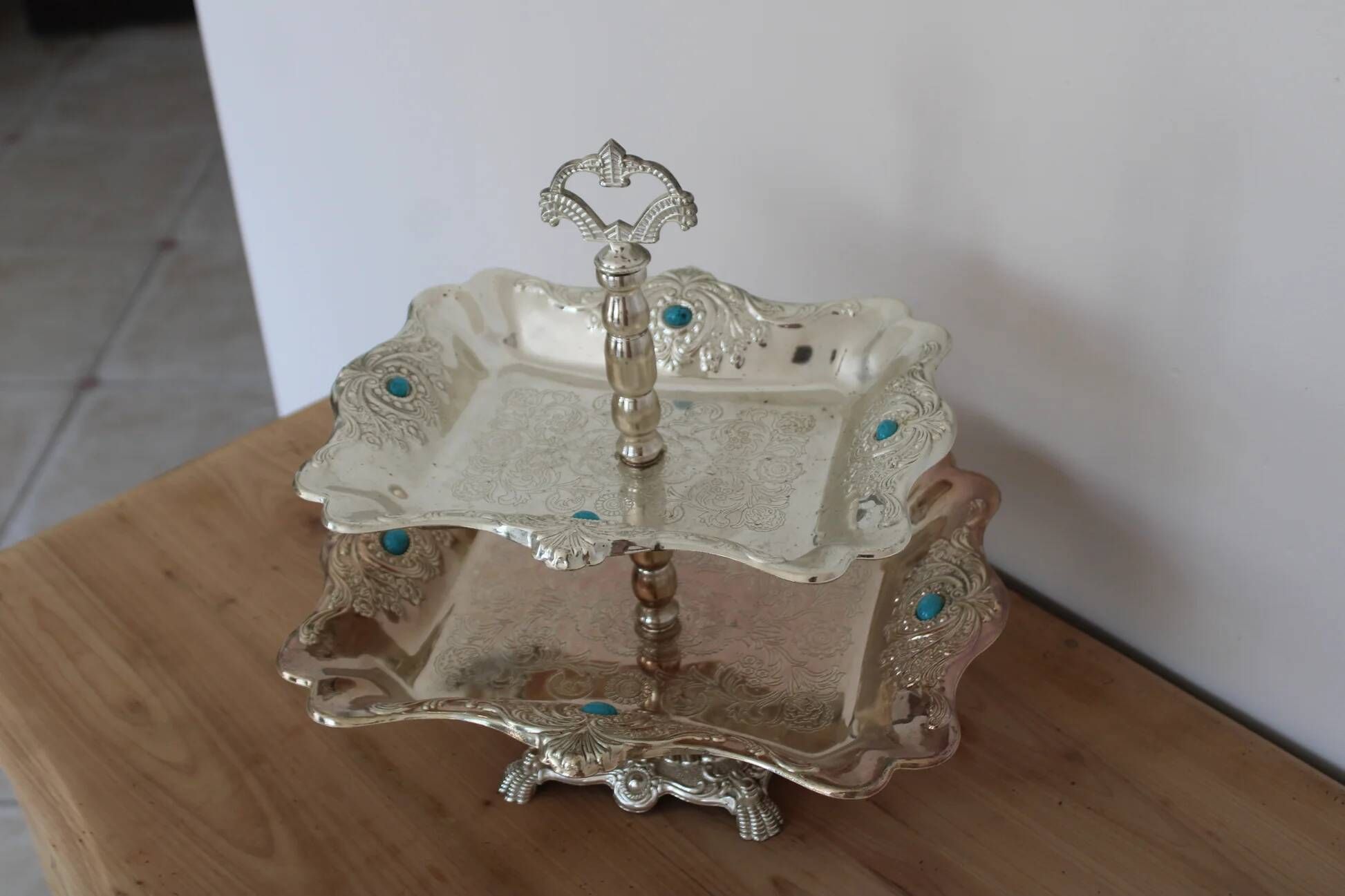 Vintage two-tiered server in oriental style – Silver-plated metal and turquoise cabochons.