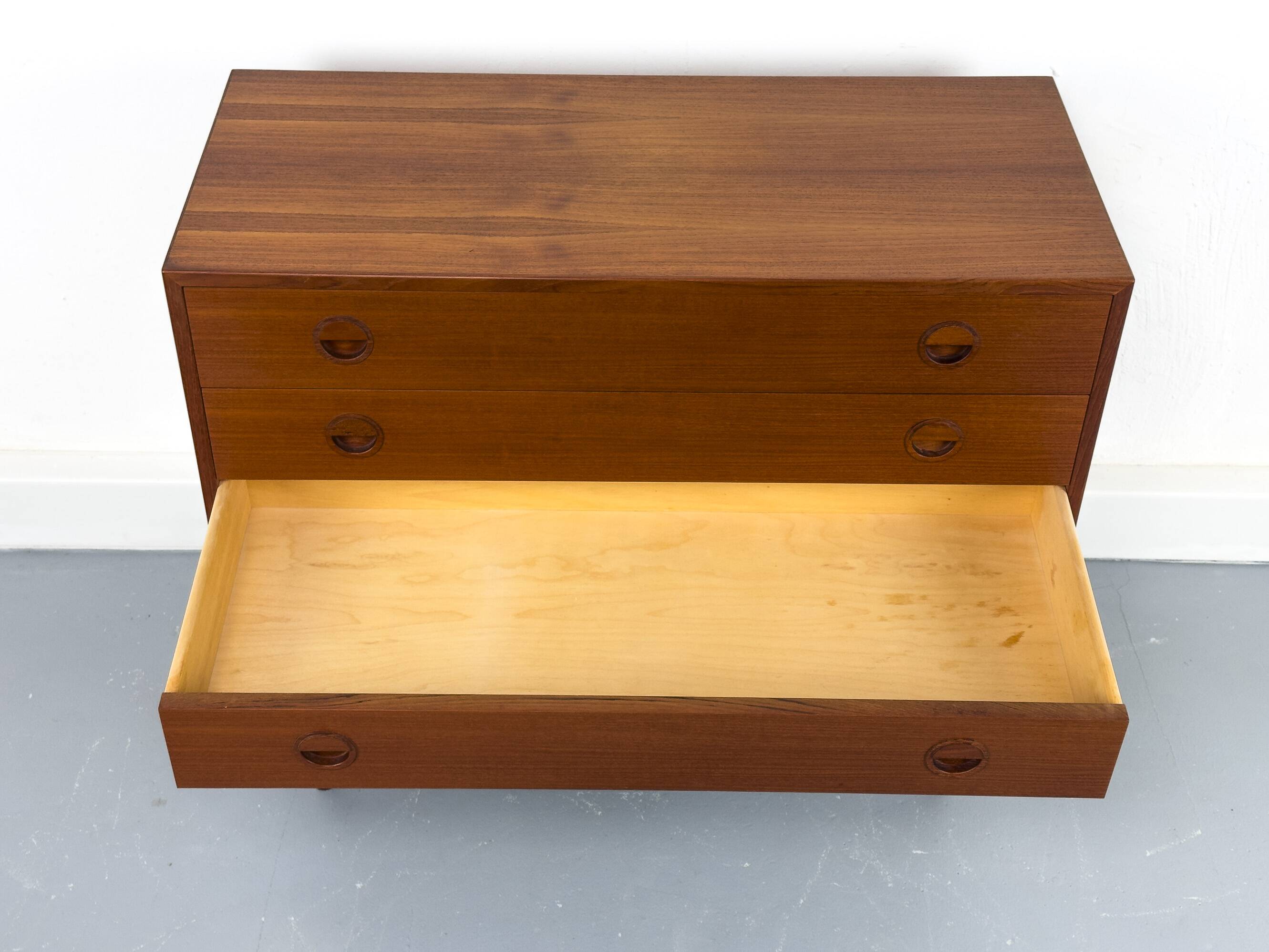 Commode en teck par Hansen et Guldborg, années 1960.