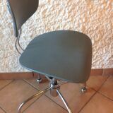 Chaise pivotante en métal chromé style industriel / vintage années 50-60