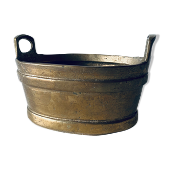 Bronze pot