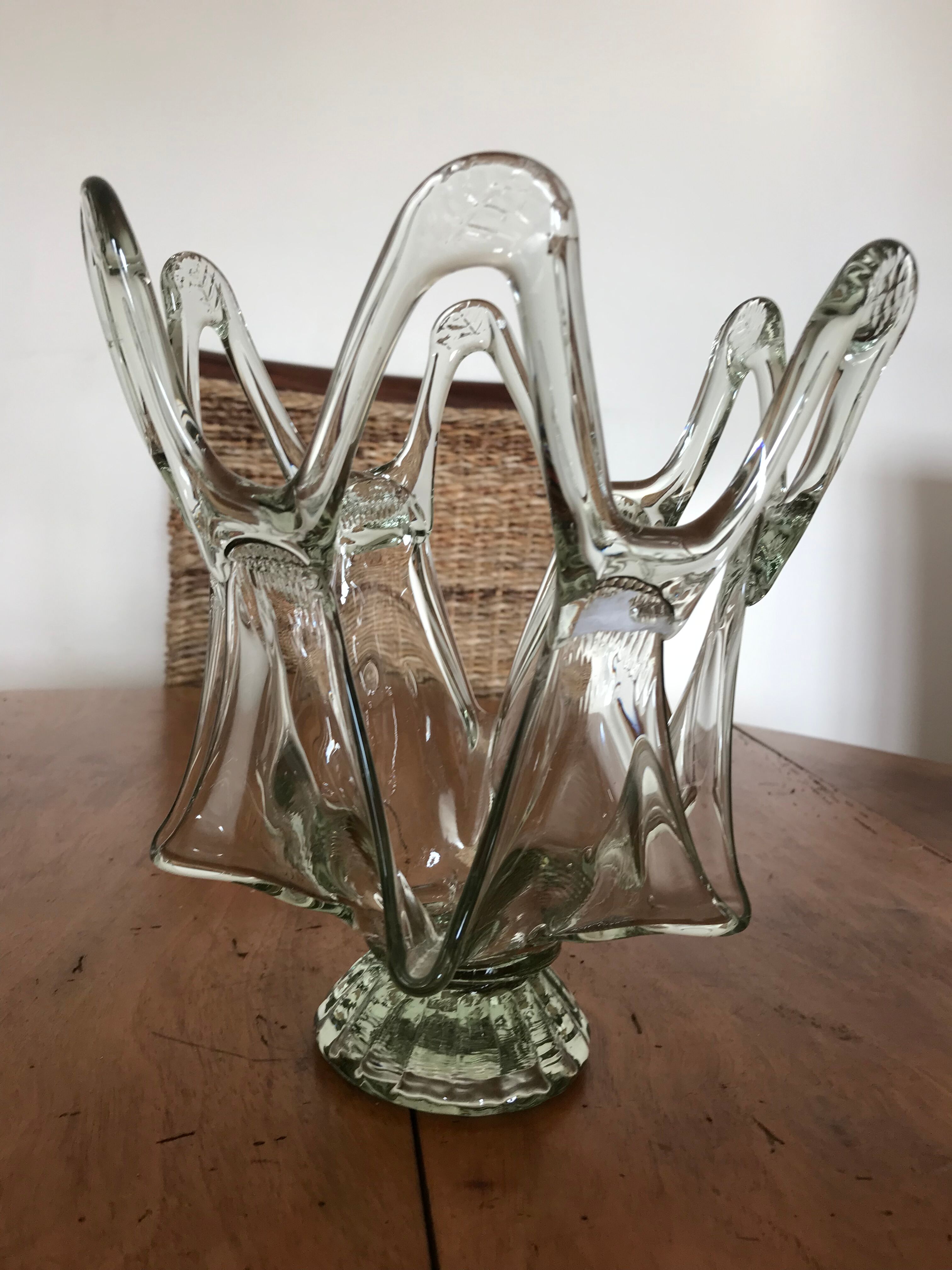 Openwork glass fruit bowl