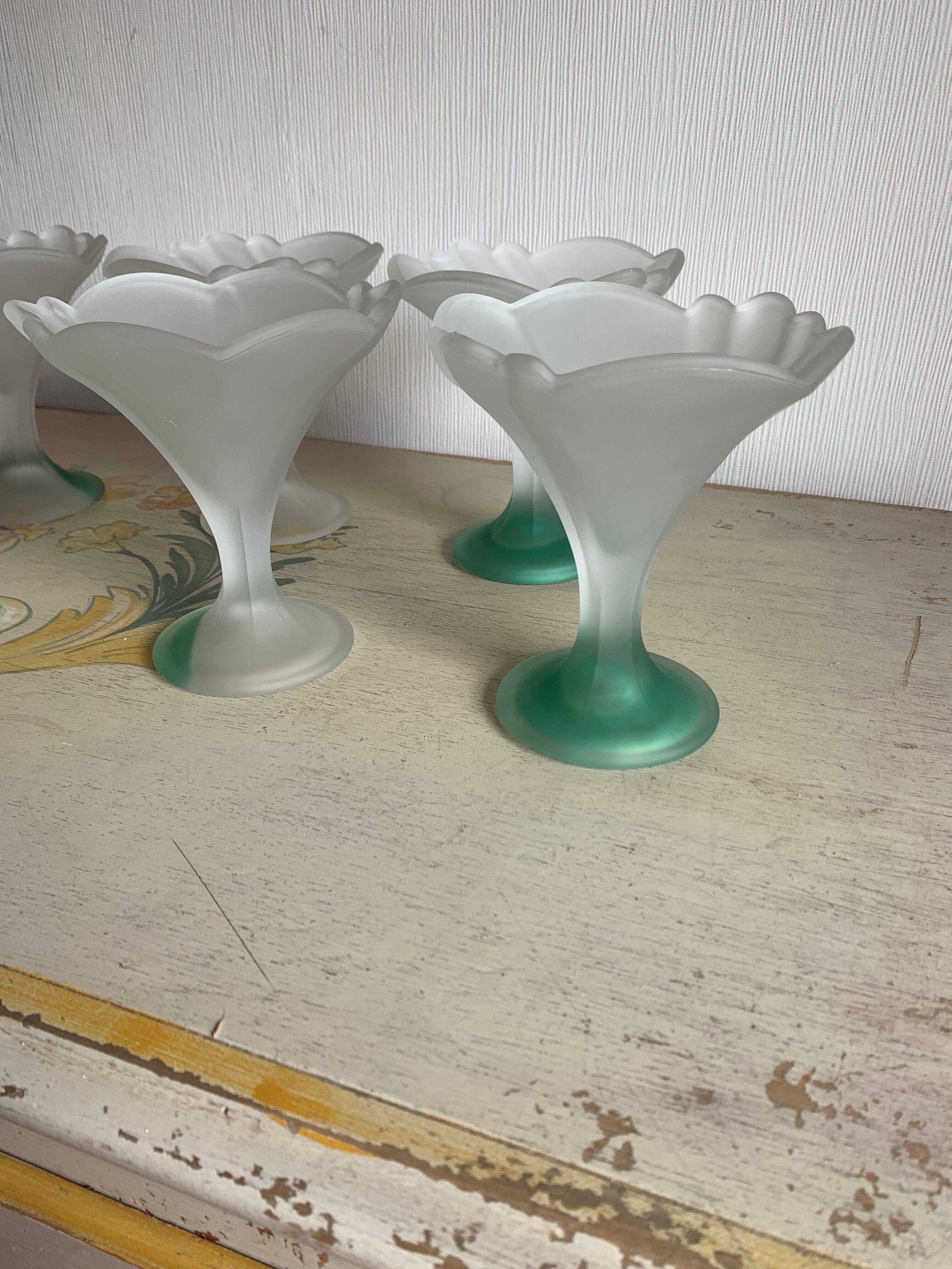 Set of 6 Art Deco dessert bowls in frosted glass with a gradient stem.
