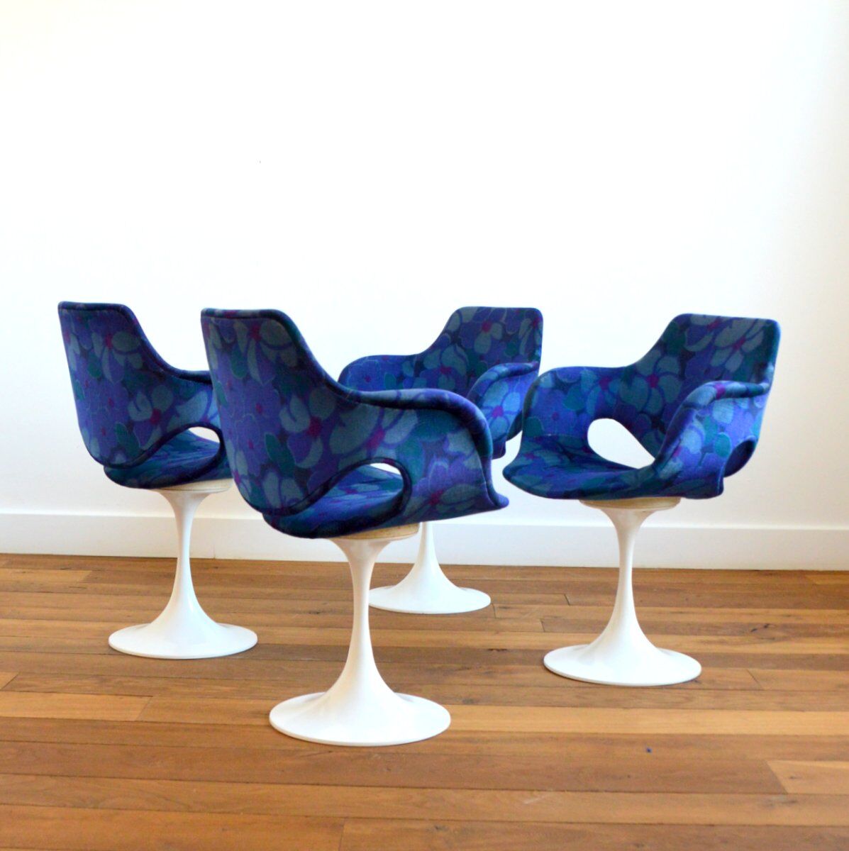 Suite of 4 armchairs feet tulip 1960s