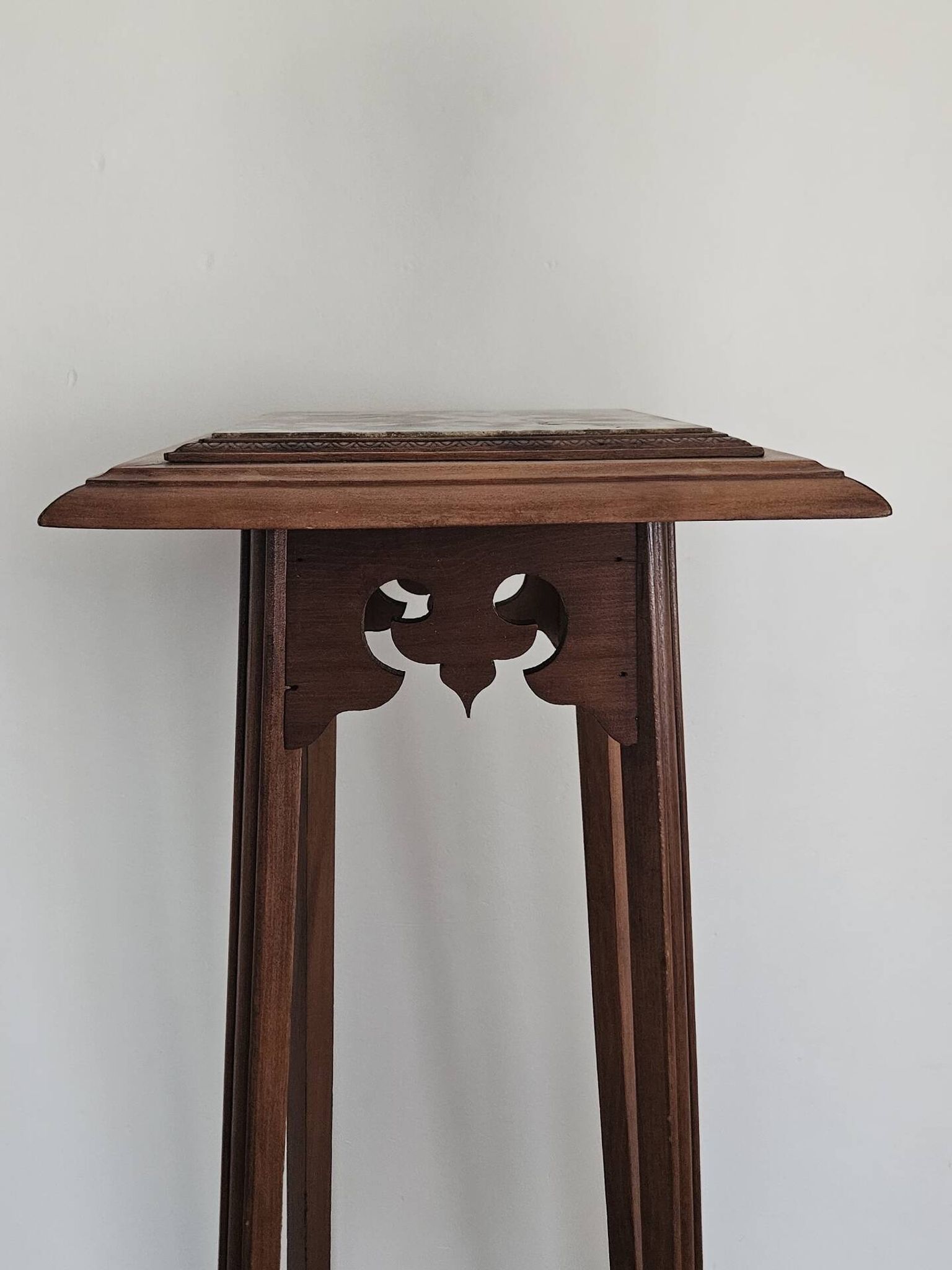 High plant stand in carved wood and Art Nouveau marble.