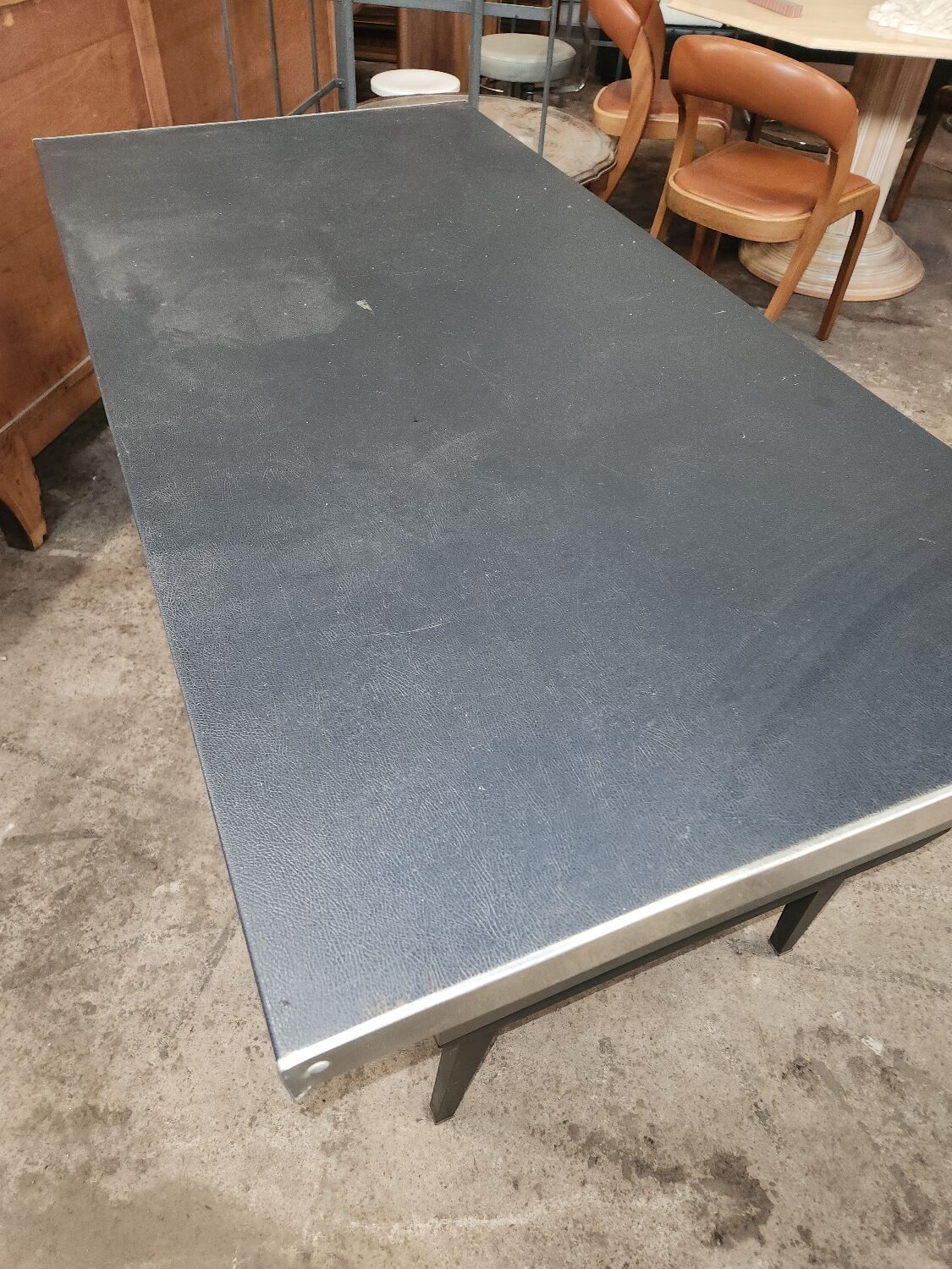 Metal desk of the 60s/70s and its chair