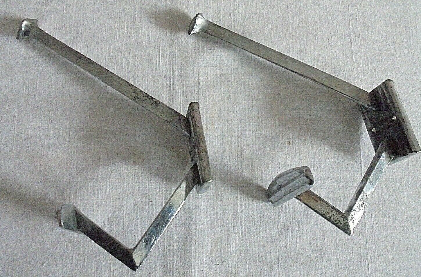 Lot de 2 patères métal avec 4 vis