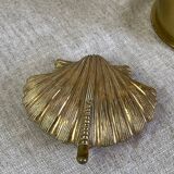Brass scallop shell emptier