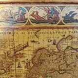 Tableau ancienne carte du monde enduite