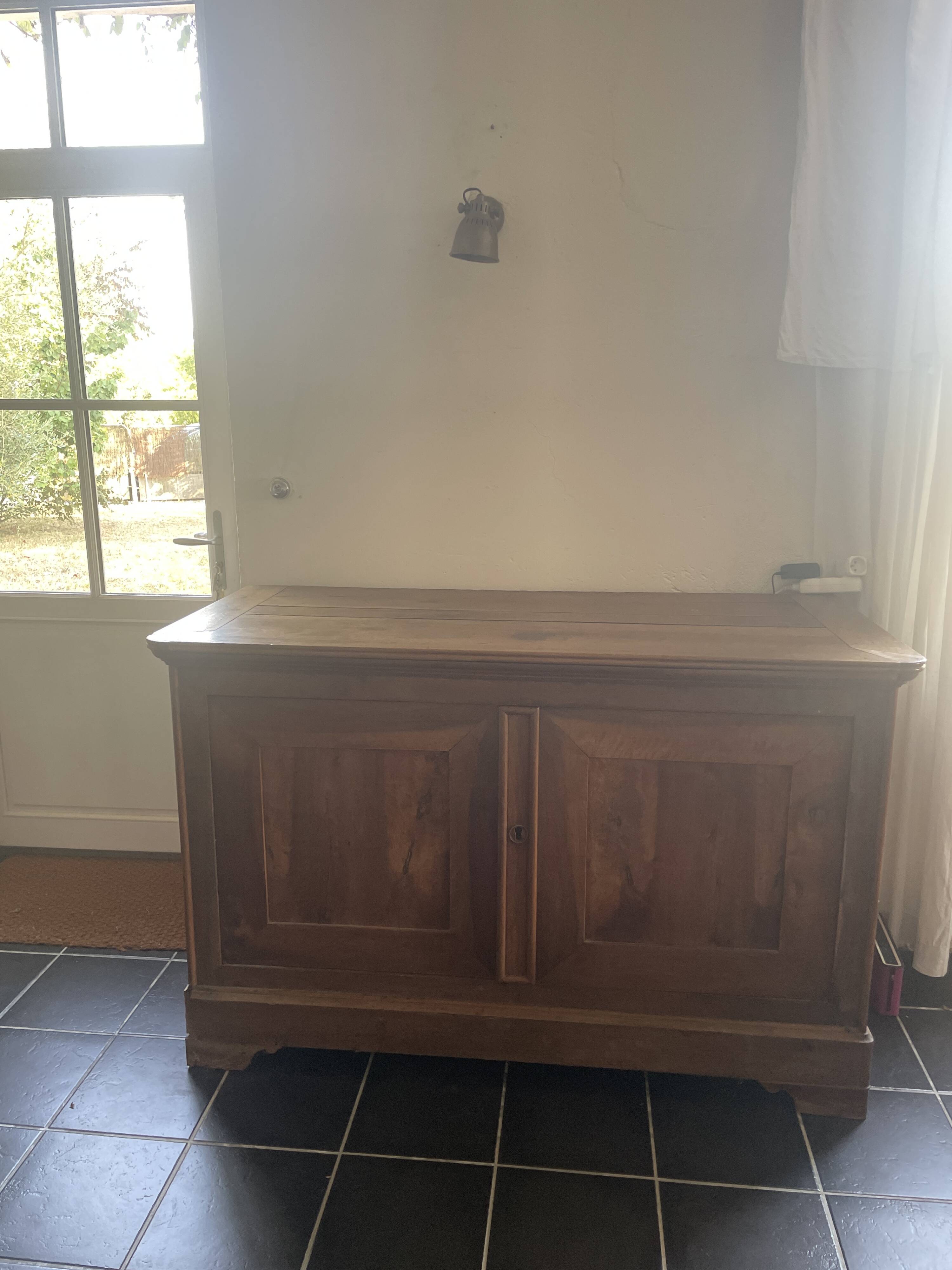 Antique chest of drawers