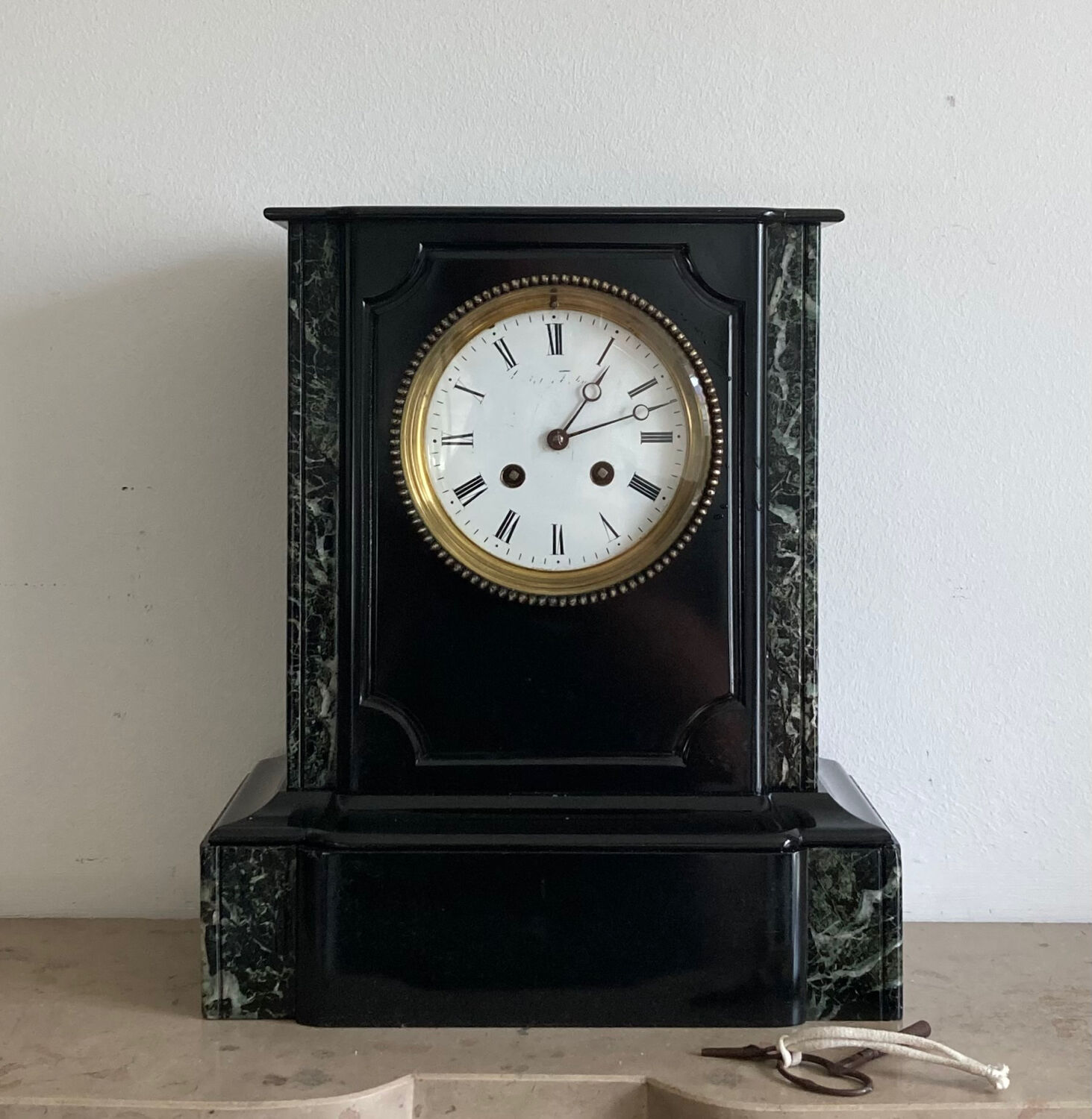 Napoleon III clock in marble and brass nineteenth century