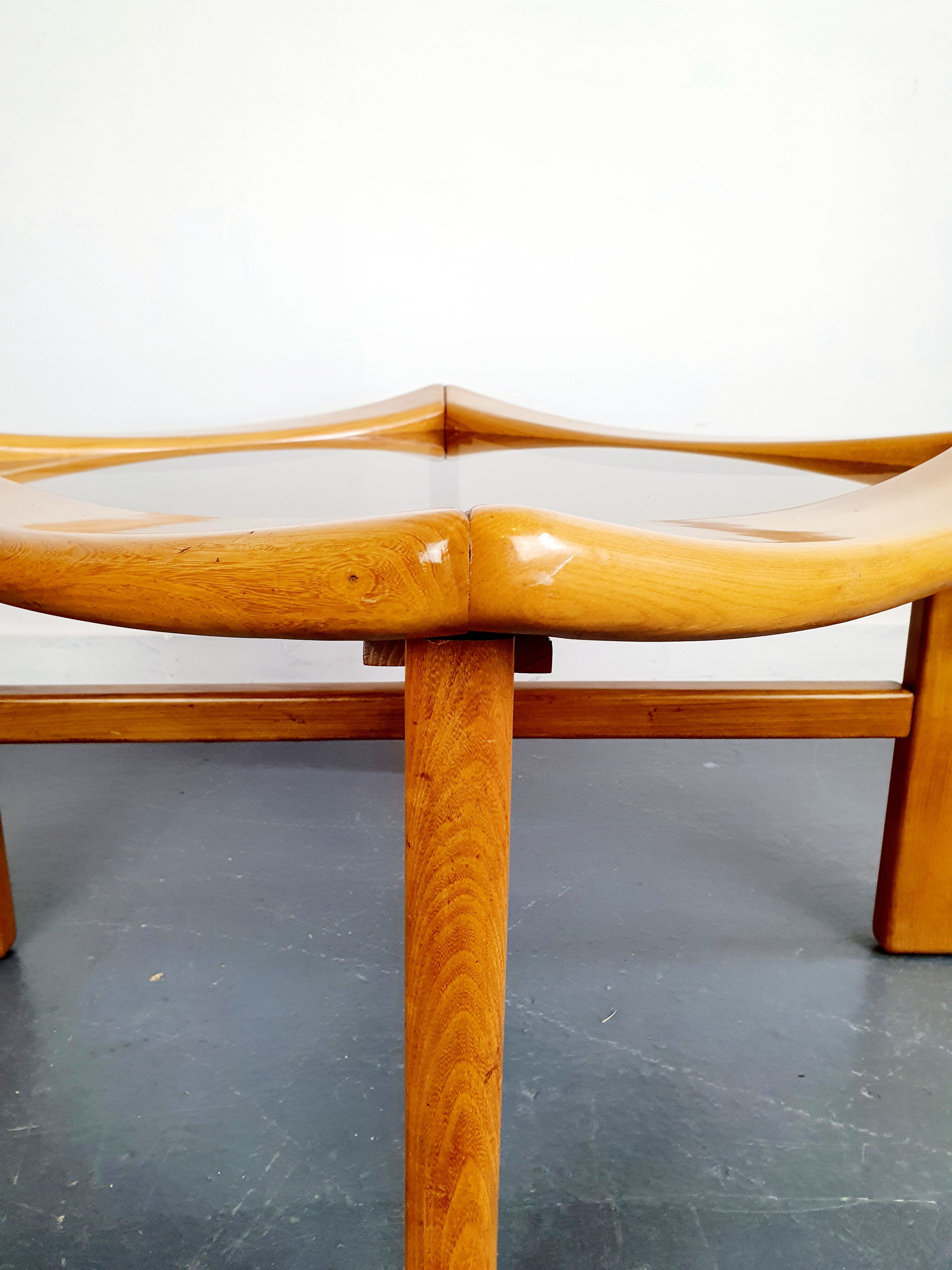 Square coffee table in wood and smoked glass