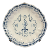 Assiette decorative faïencerie de Moustiers décor a la berain