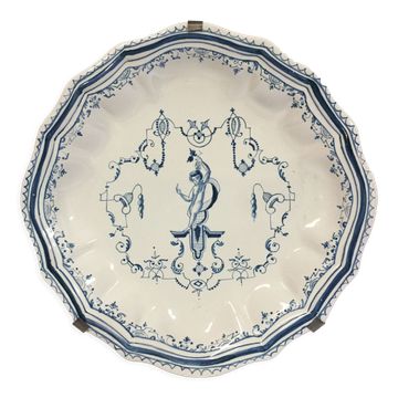 Assiette decorative faïencerie de Moustiers décor a la berain