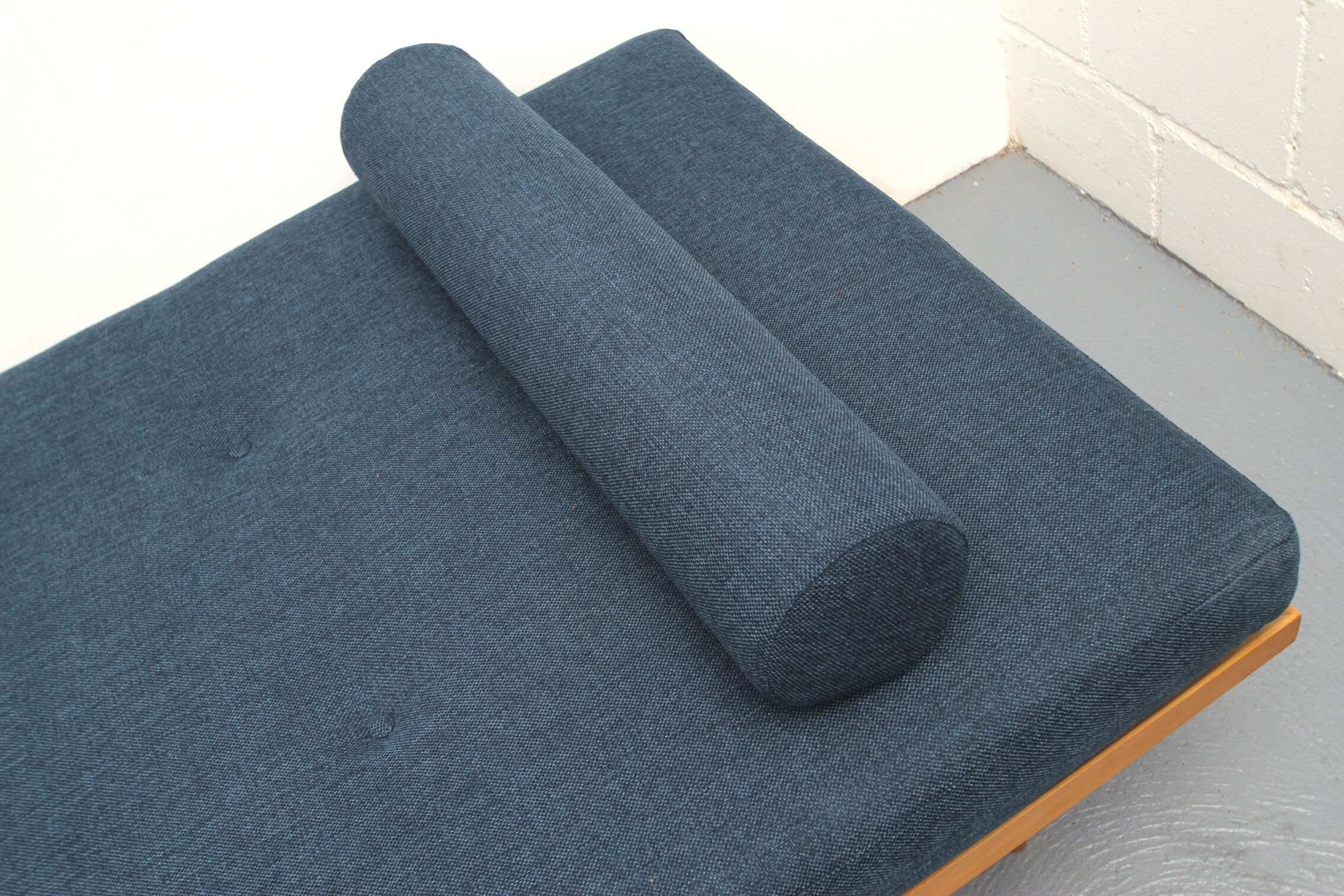 1960s daybed in beechwood, darkblue polstery