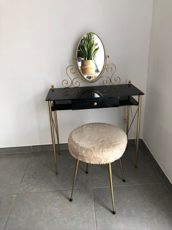 Coiffeuse laiton , verre et plastique noirs avec son tabouret moumoute