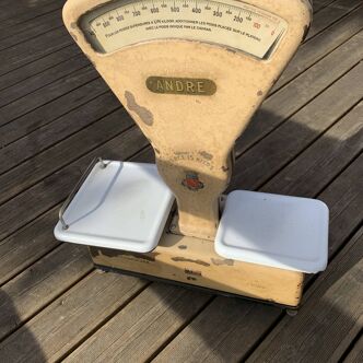 Grocer's scales from the 1950s