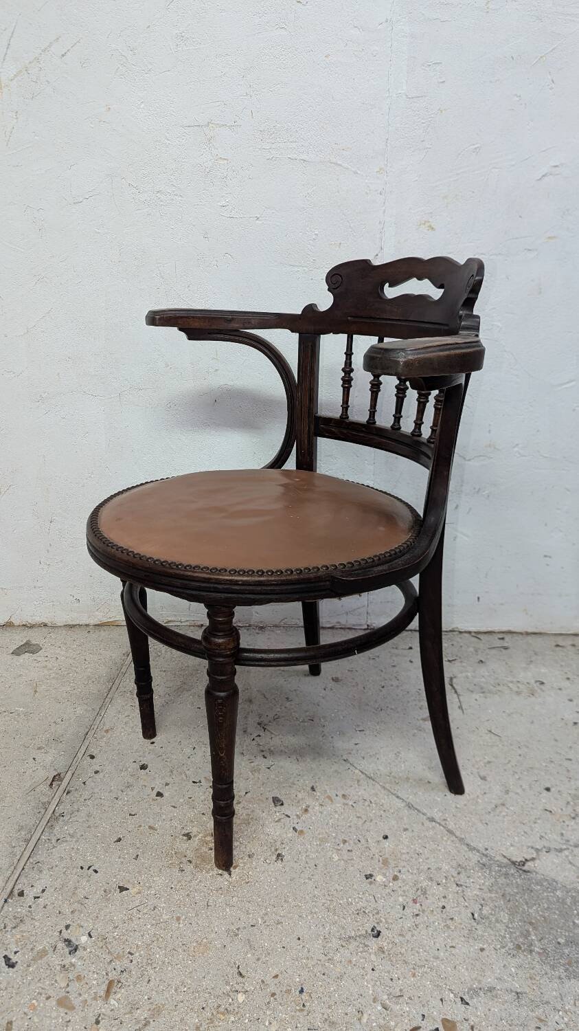 Curved wood armchair J&J khon office