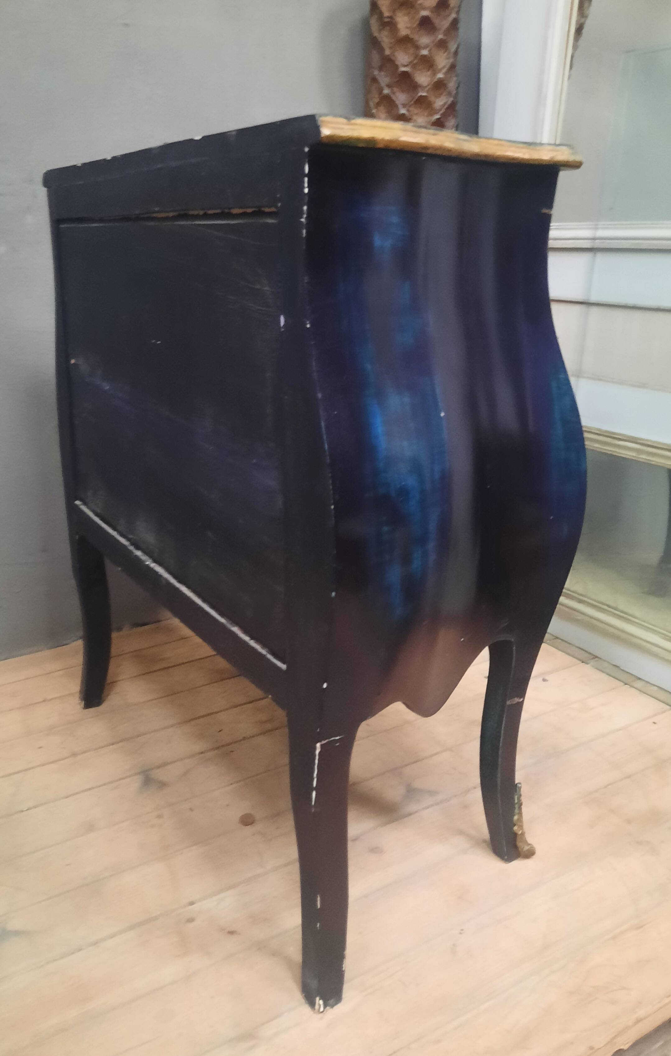 Commode de style Louis XV  laquée  bleu/noir
