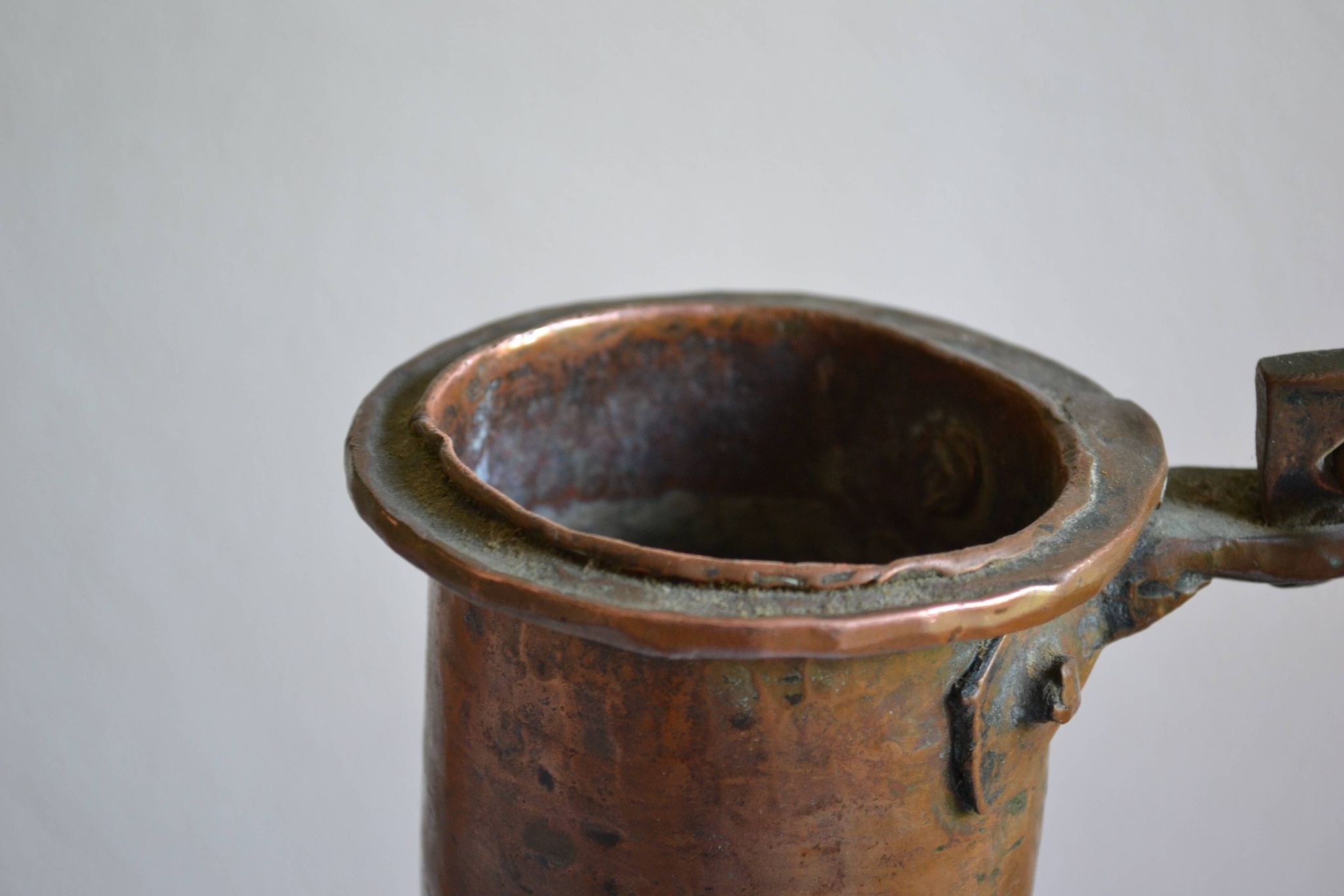 ancien grand coquemar en cuivre rouge