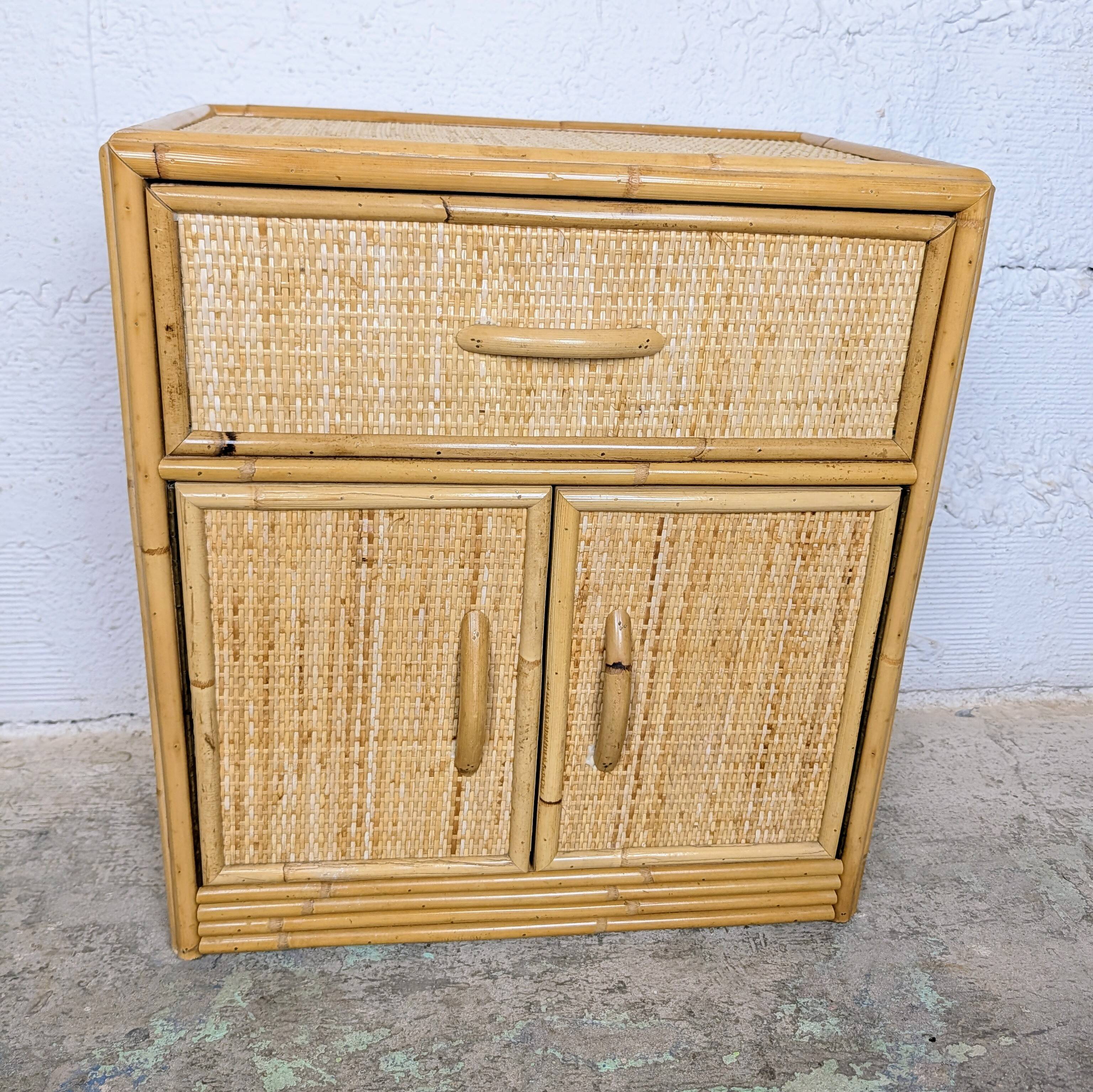 Petit Meuble en Bambou et Rotin Tressé