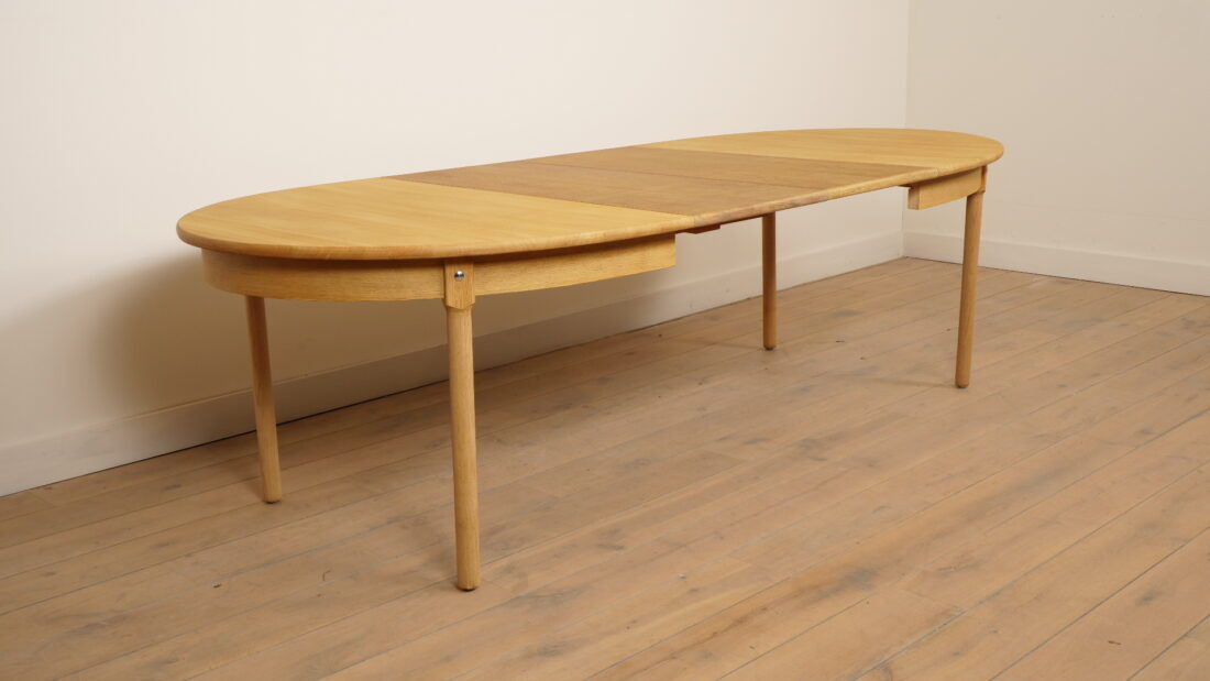 Vintage Oval Dining Table | Oak | Extendable | 3 Extension Leaves