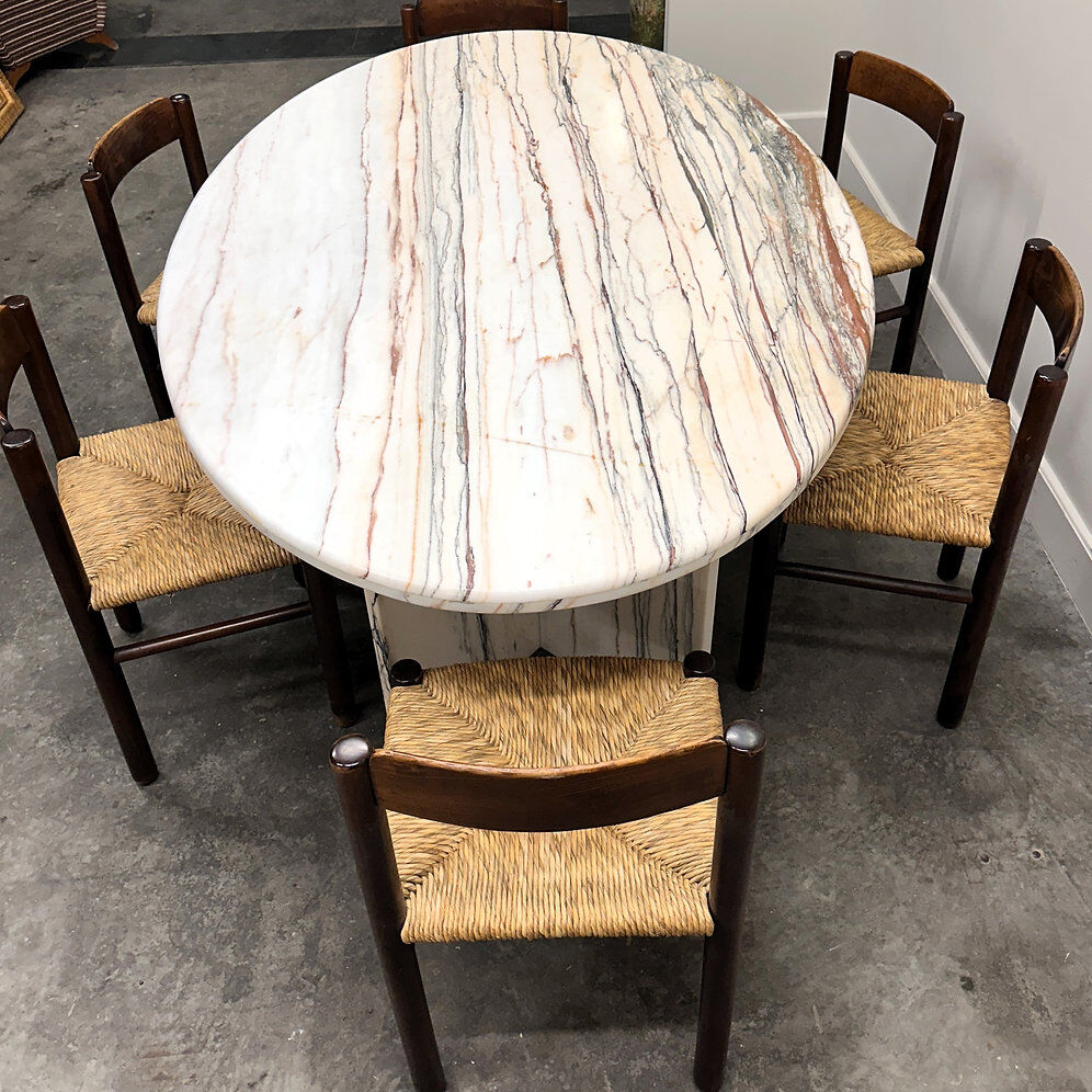 Grande table de salle à manger ovale en marbre Arabescato Rosso italien – années 1970, sculpture sur pierre