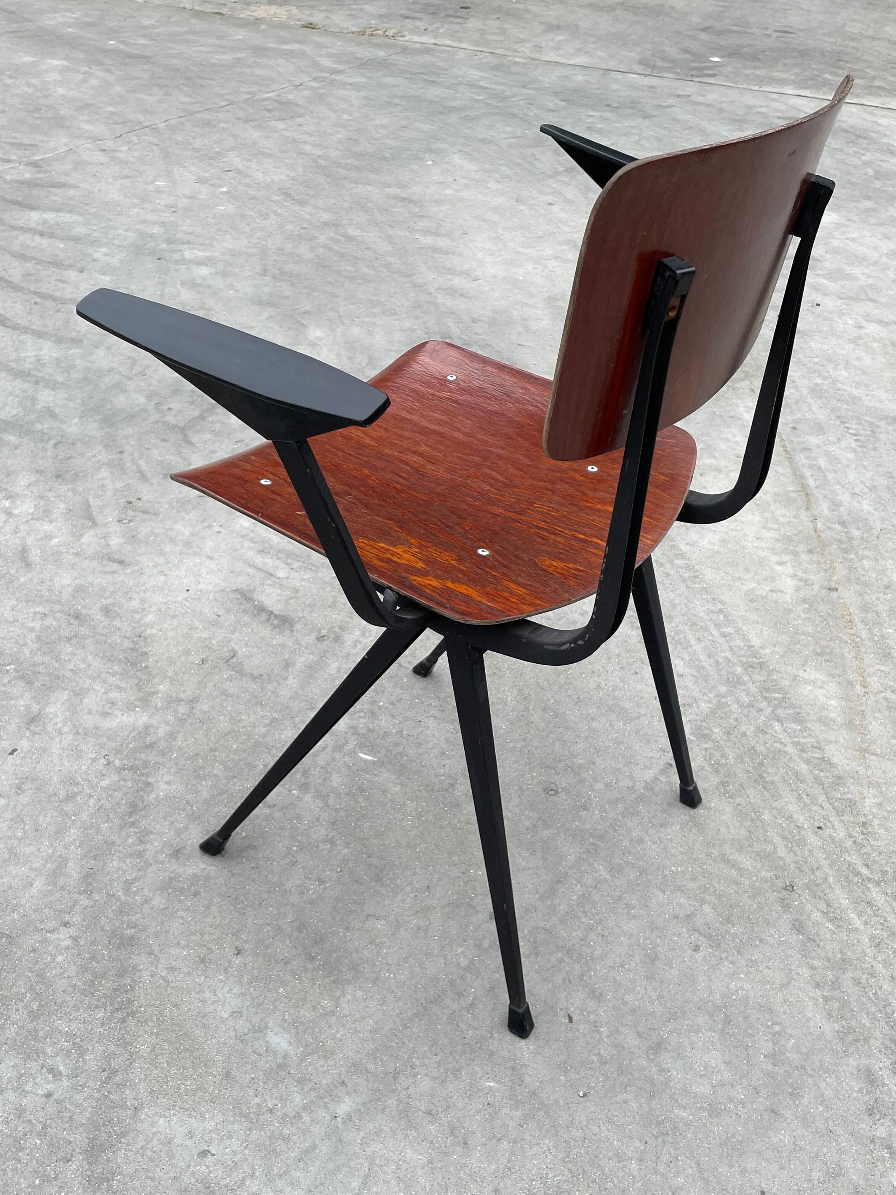 Friso Kramer 'Result' chair with armrests for Ahrend de Cirkel, 1960s