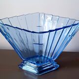 Vase. Modèle spécial éventail. Art Déco. Verre bleu vif