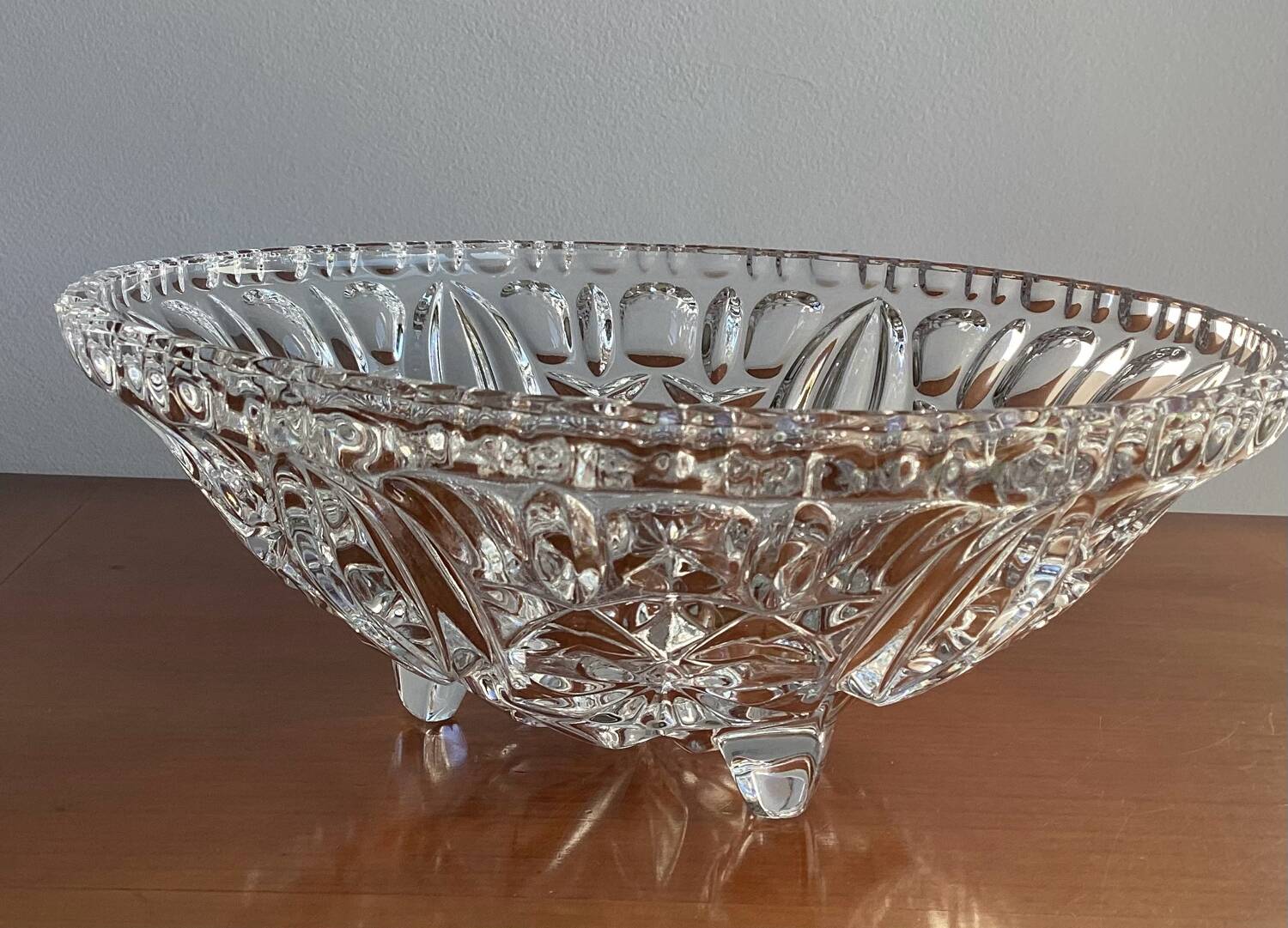 Thick glass tripod cup - vintage