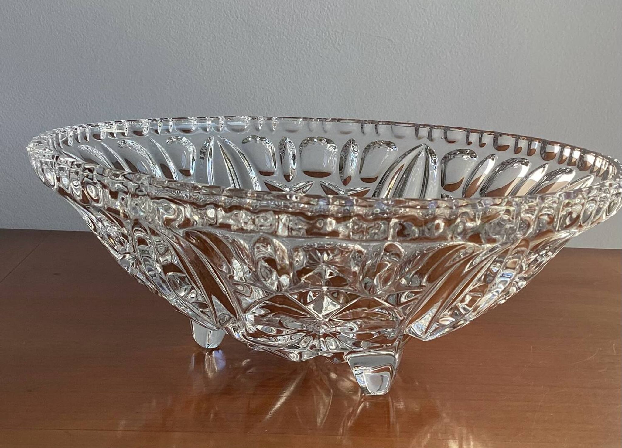 Thick glass tripod cup - vintage